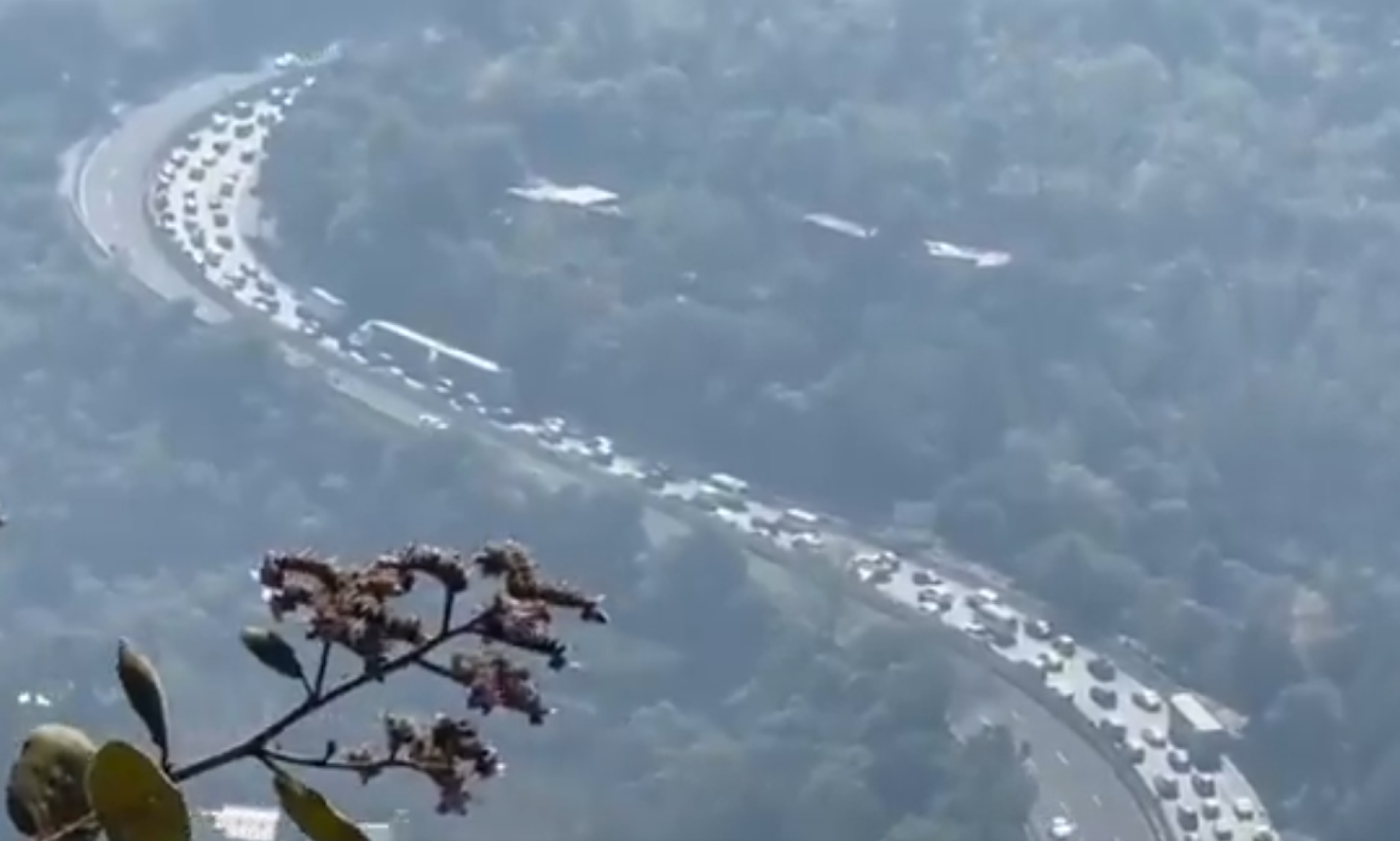Carga vehicular en autopista México-Cuernavaca por periodo vacacional