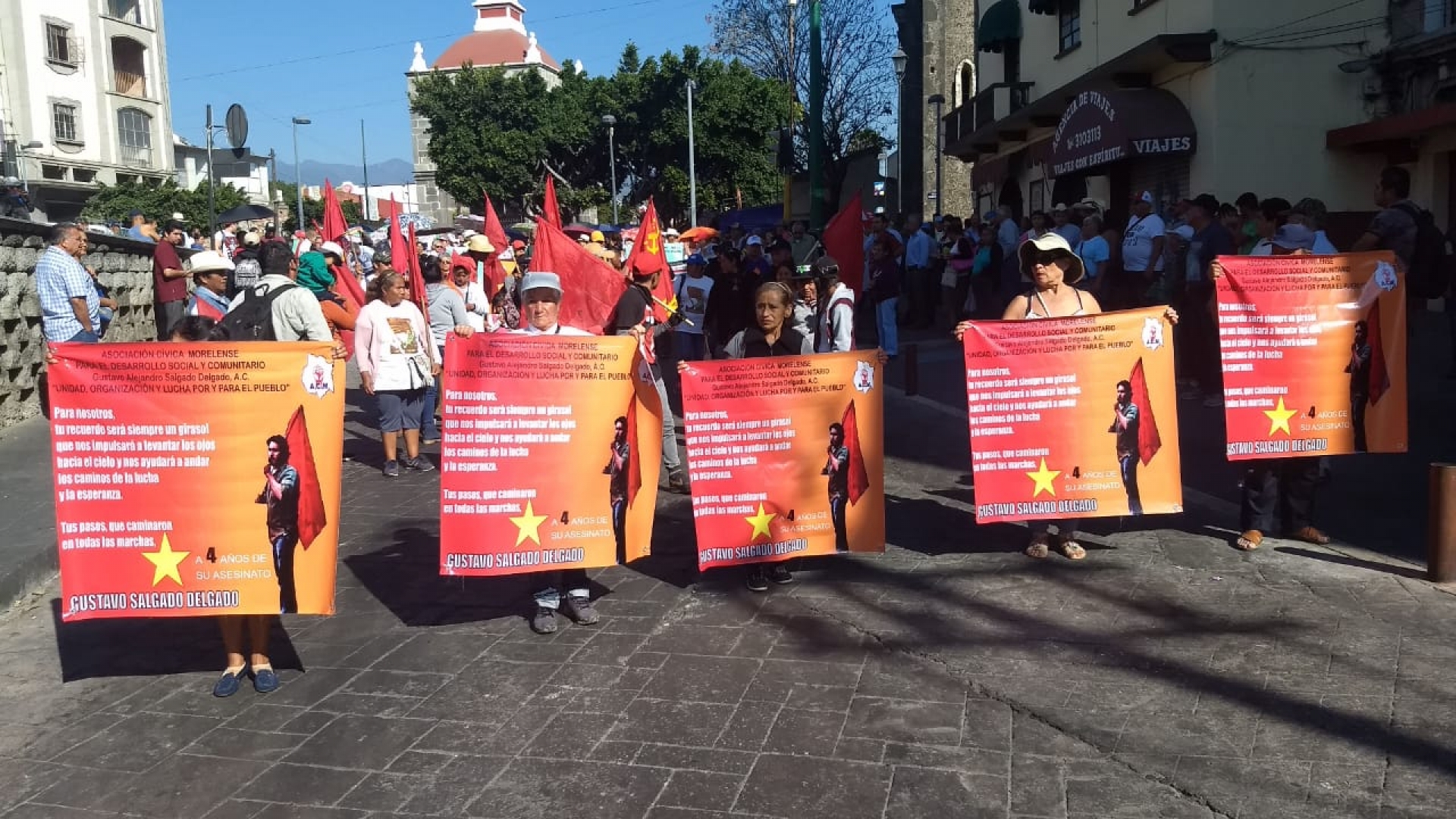 Marchan en el cuarto aniversario luctuoso del activista Gustavo Salgado