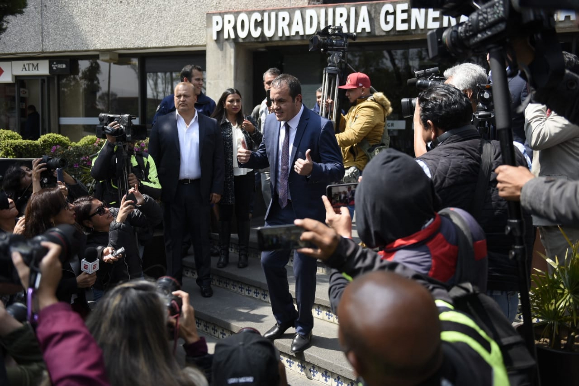 Acude Cuauhtémoc Blanco a SEIDO; presenta denuncia
