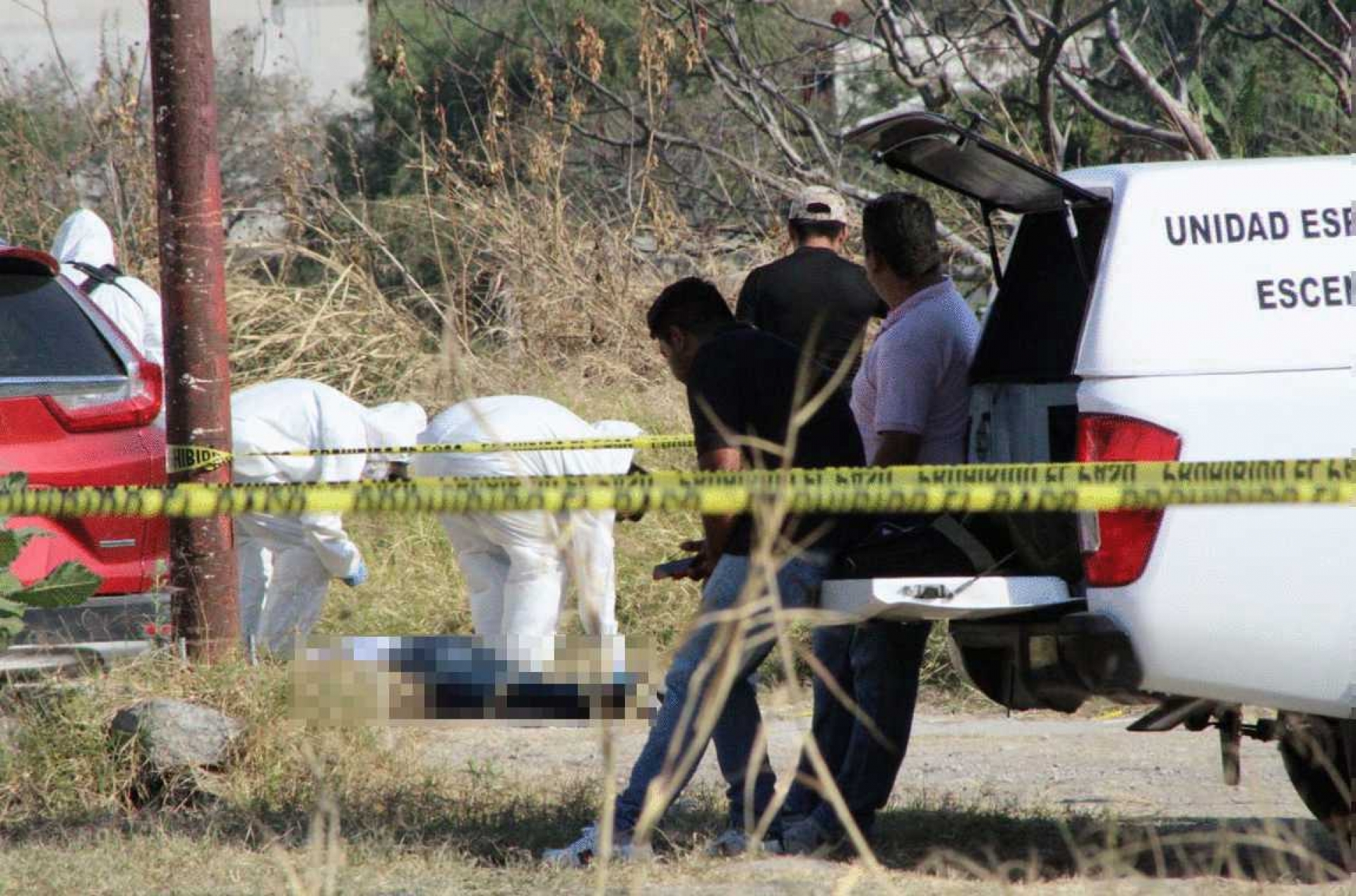 Asesinan a tiros a un hombre afuera de salón de eventos