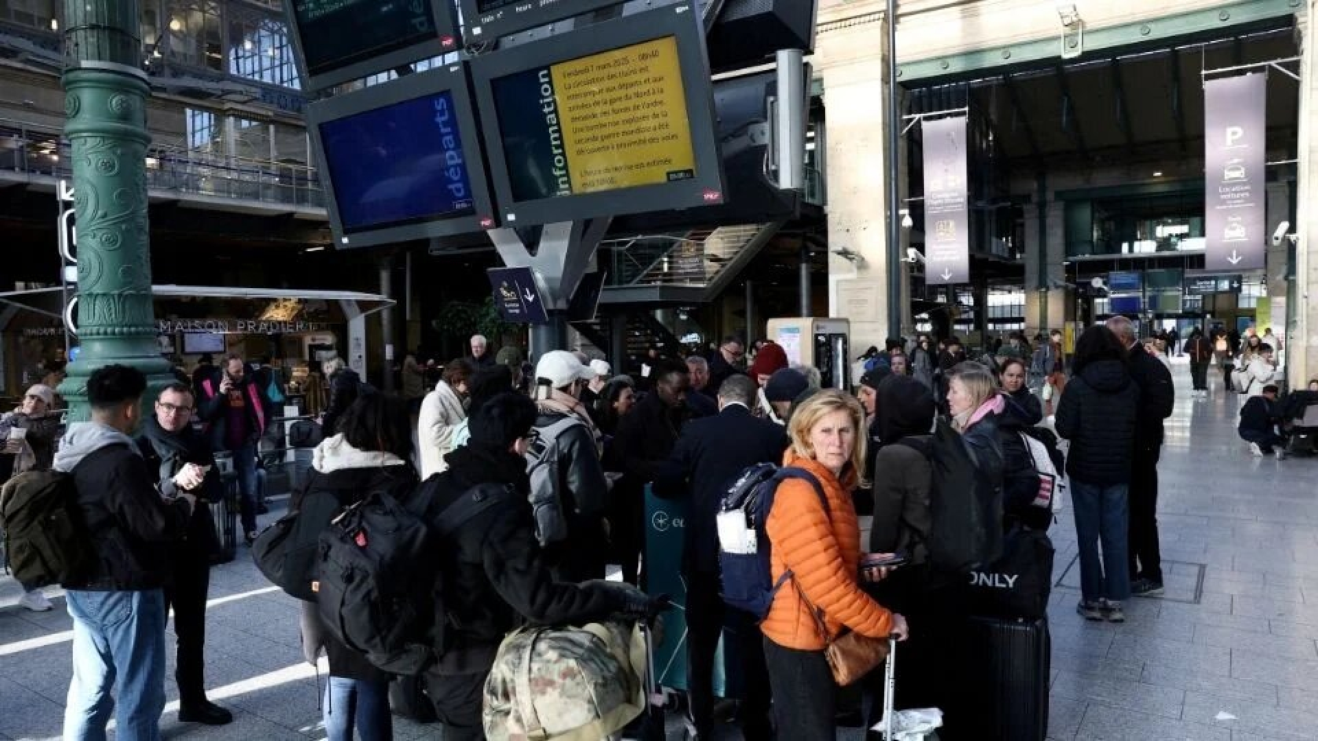 Trenes en París detenidos tras hallazgo de bomba de la Segunda Guerra