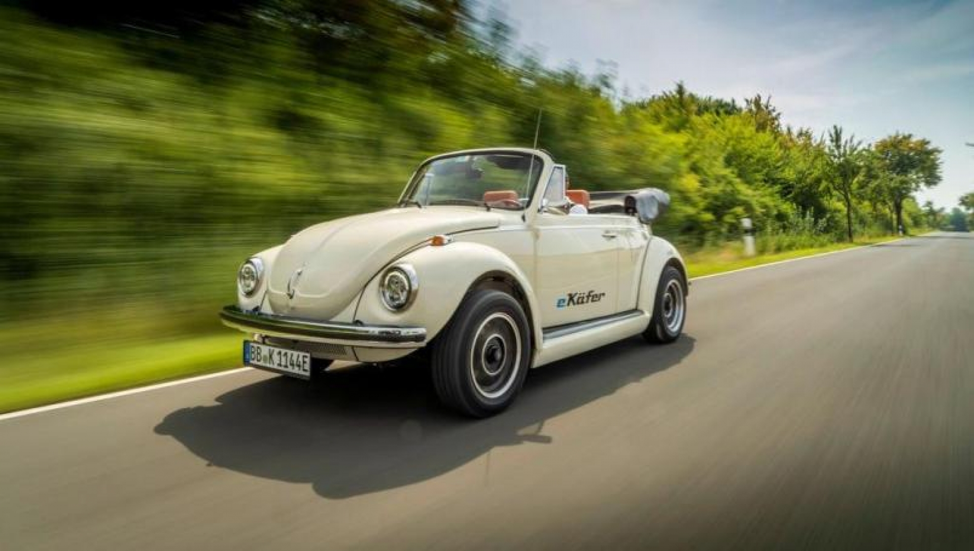 VIDEO: Volkswagen presentará versión eléctrica y convertible del clásico ‘vocho’