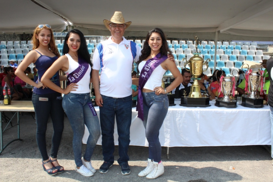 Festeja UAEM en grande el Día del Maestro