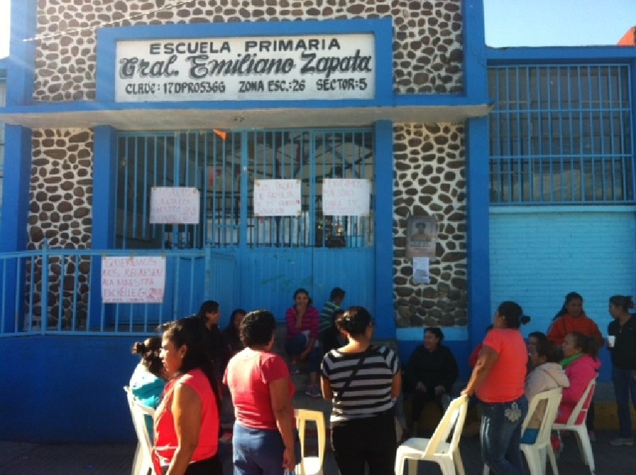 Toman las instalaciones de la Primaria “Emiliano Zapata” en Tlaltizapán