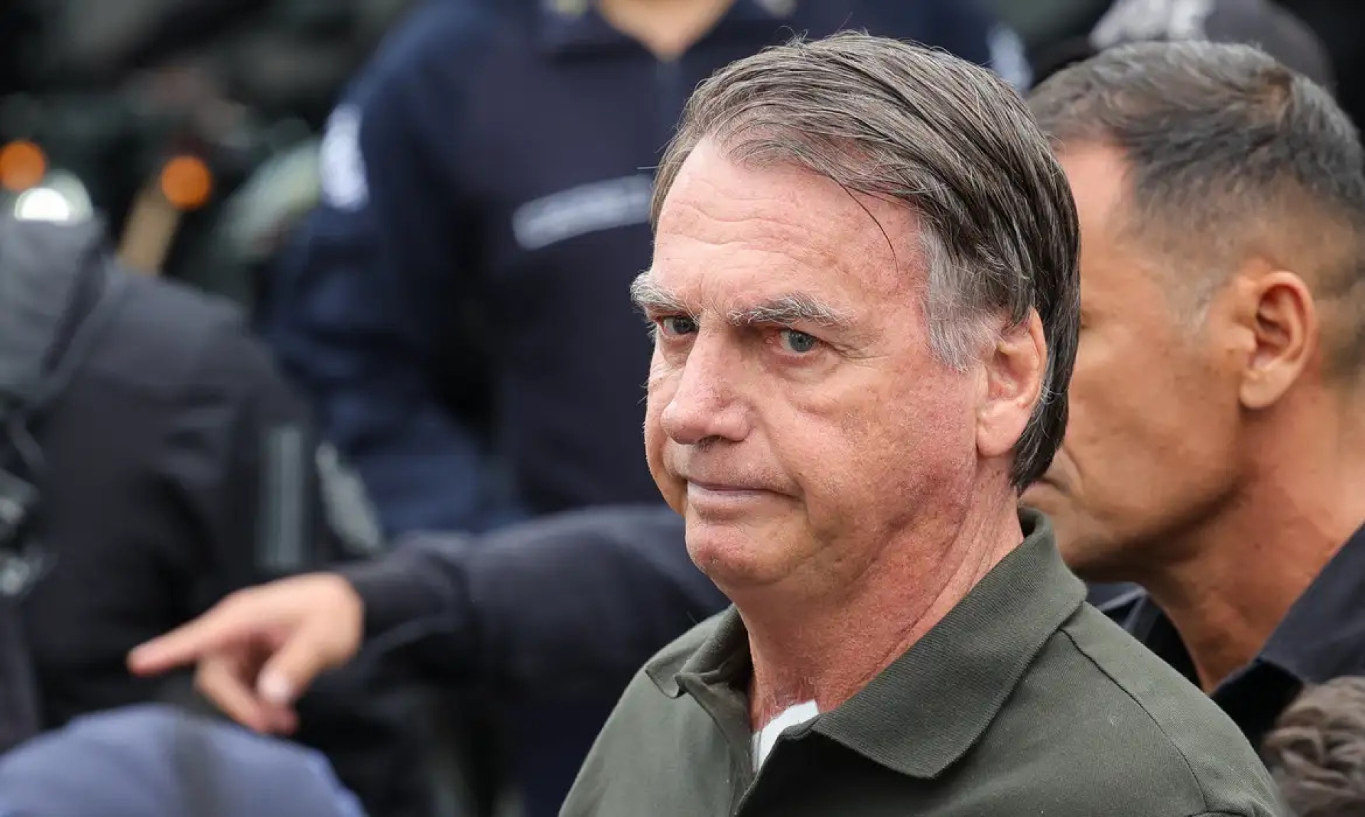 Jair Bolsonaro recibe alta tras operación; regresa a prisión domiciliaria