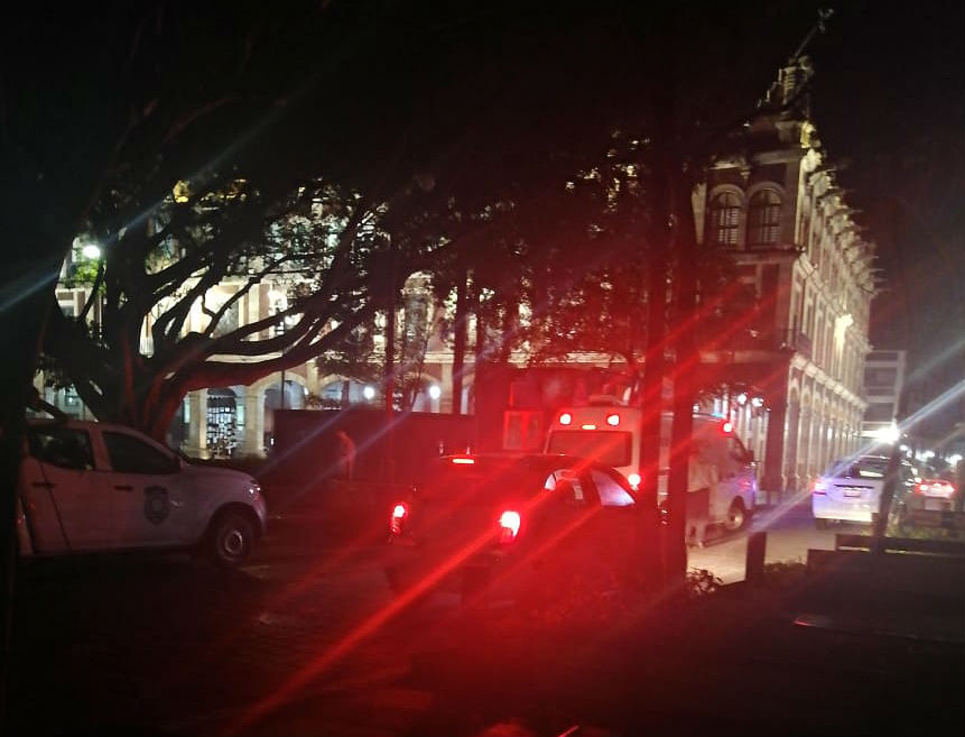 Hallan muerto a un indigente en la plaza de armas de Cuernavaca