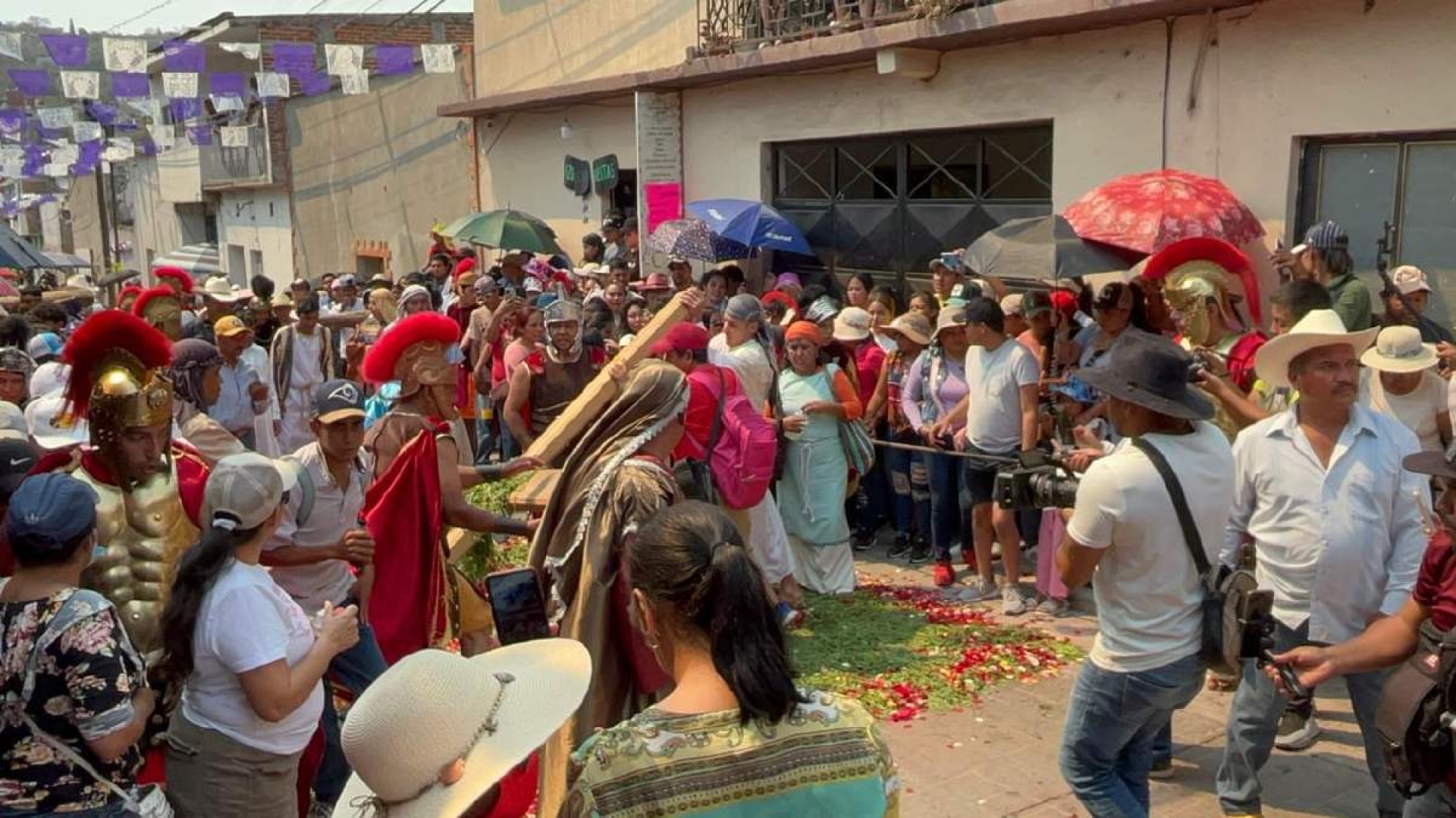 Viacrucis de Ayala cumple 87 años