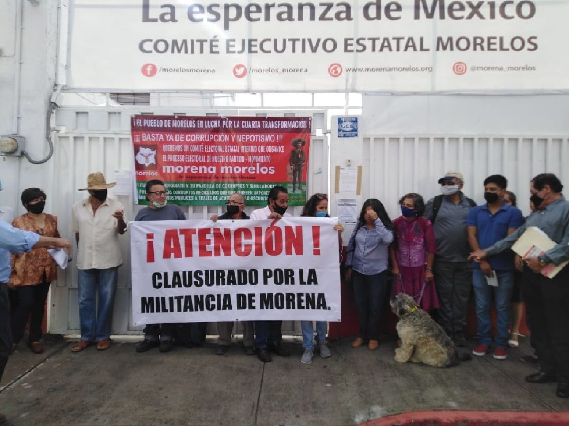 Morenistas toman sede estatal