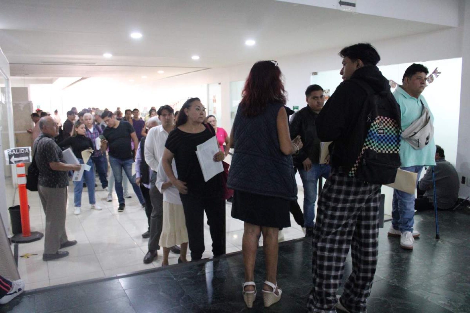 Se desesperan taxistas ante parálisis en CGMT