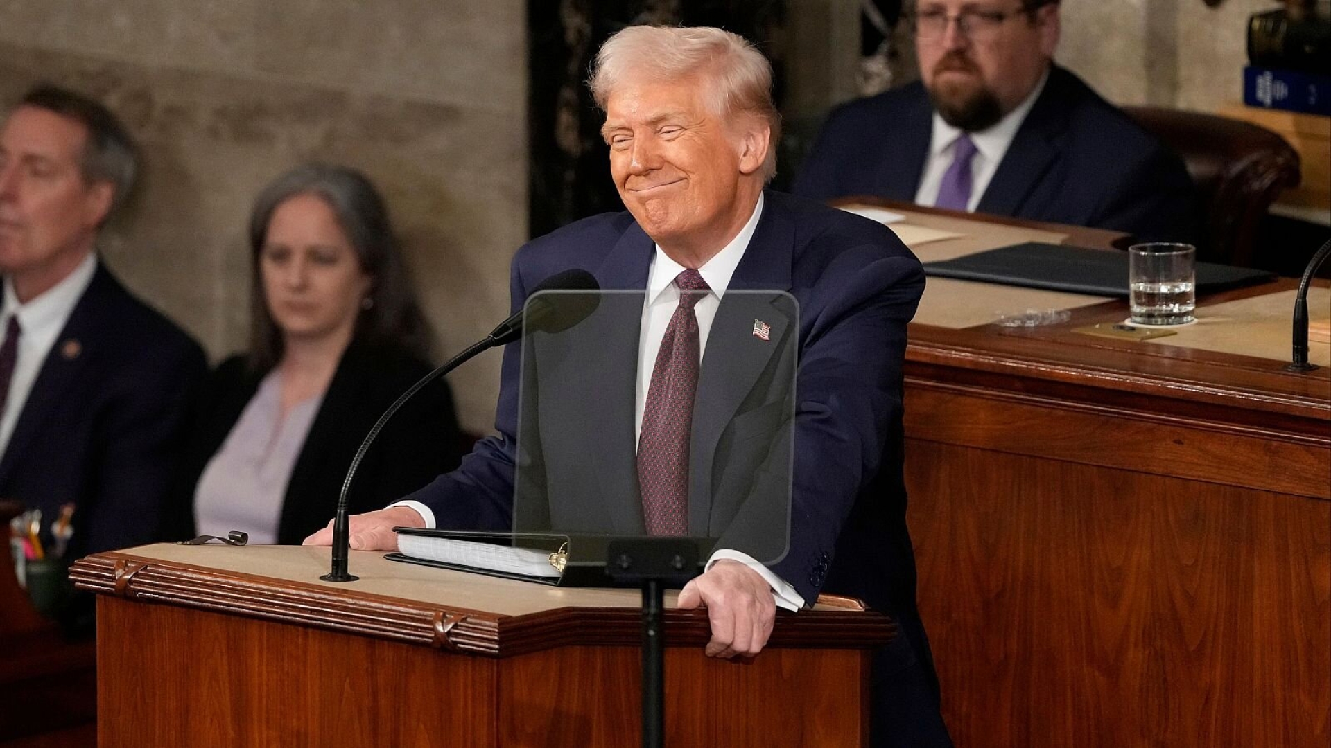 Trump reafirma su interés por Groenlandia y 'recuperar' el canal de Panamá