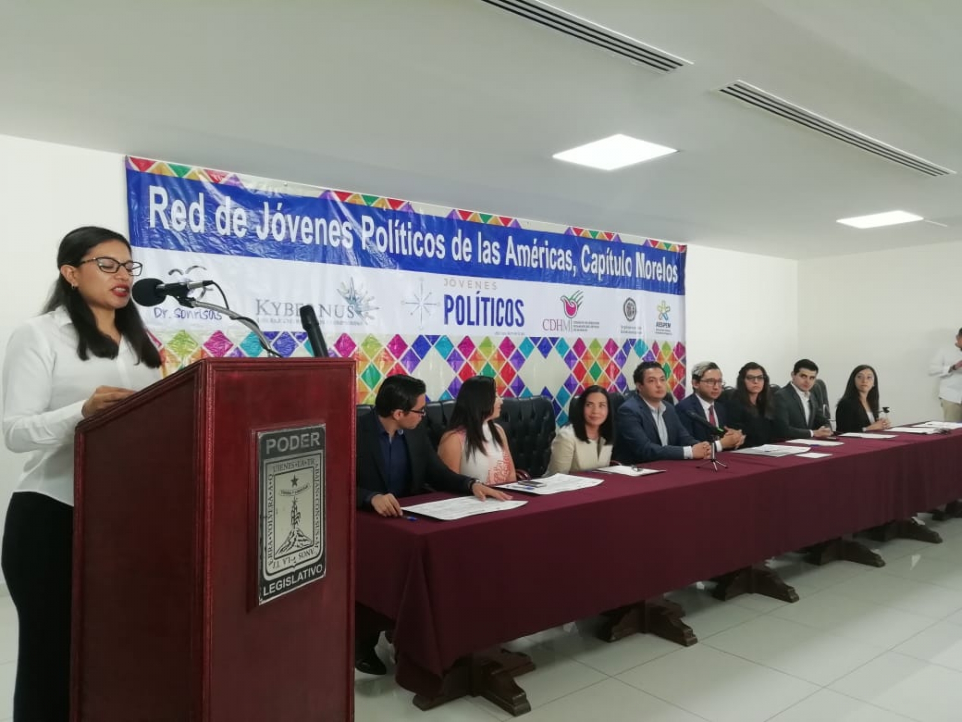 Toman protesta integrantes de la Red de Jóvenes Políticos de las Américas