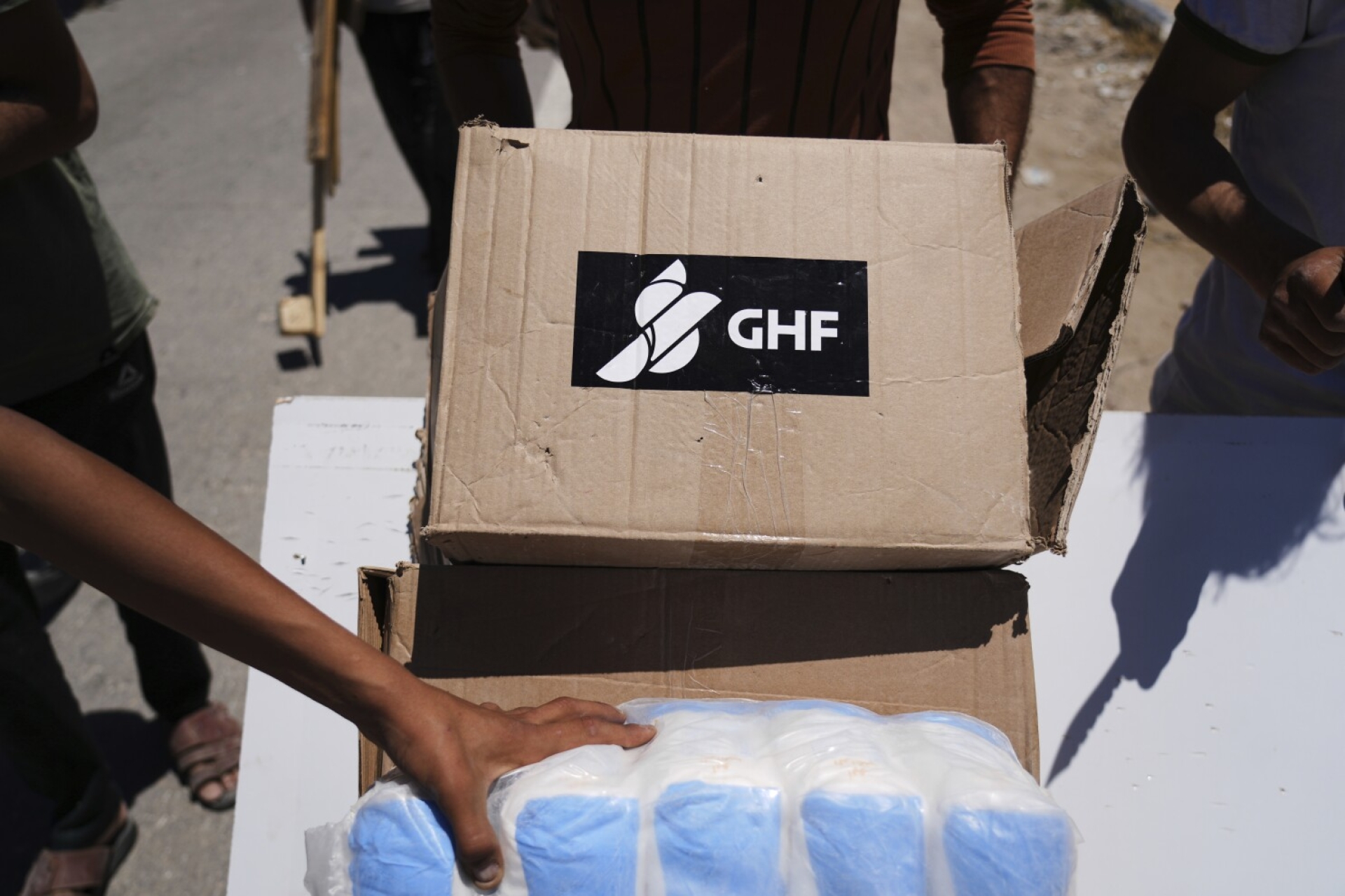 Mueren 20 palestinos en centro de distribución de alimentos en Gaza
