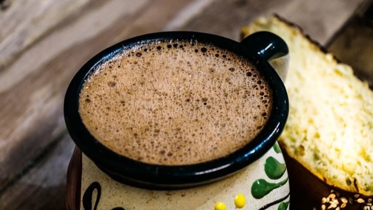 ¿Buscas una bebida diferente pero deliciosa? Prepara este champurrado de avena