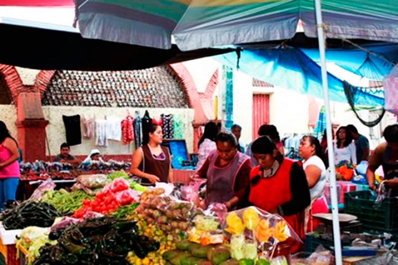 Inician pláticas con comerciantes por la remodelación del mercado de Tetecala