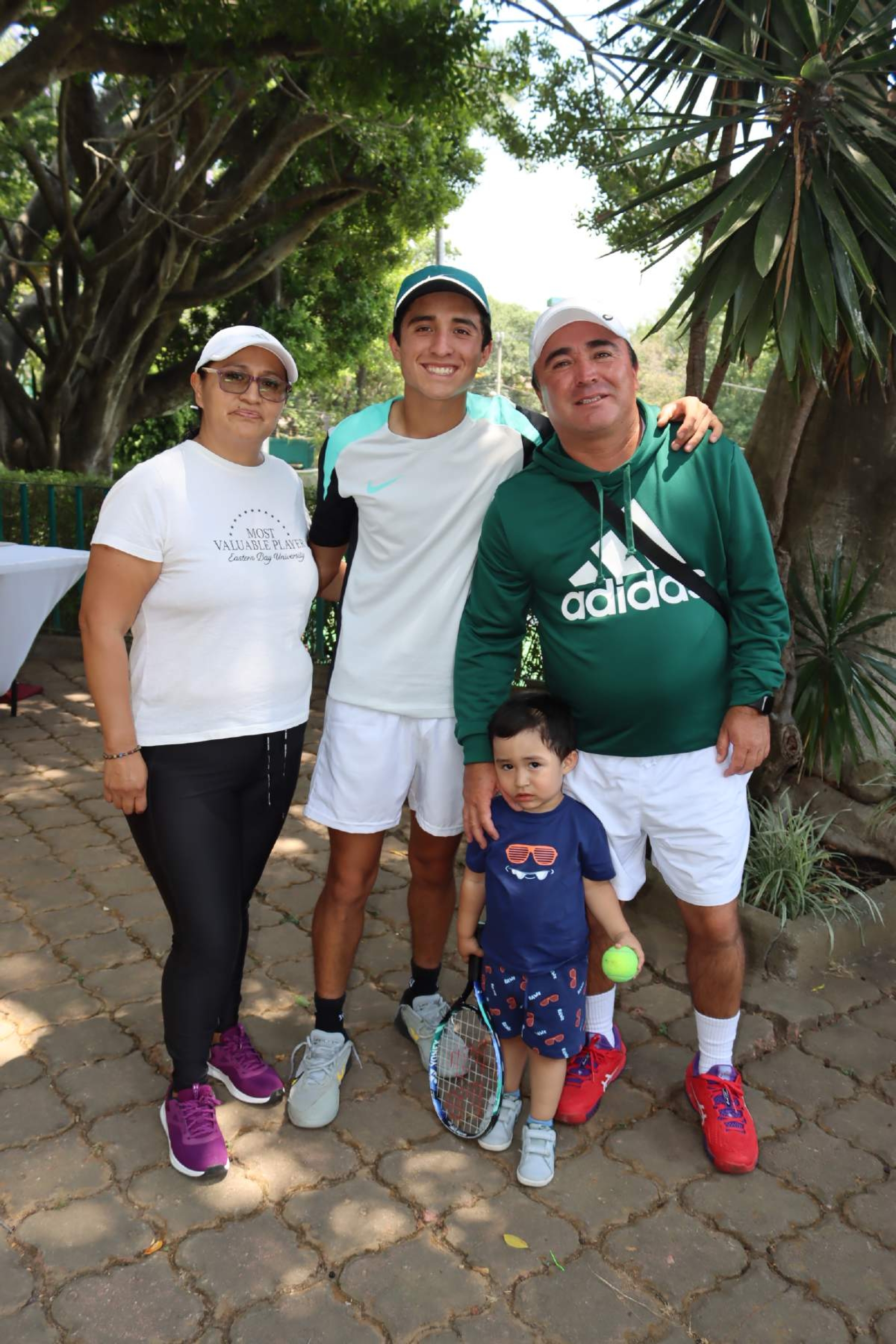 Avanzan a semifinales
