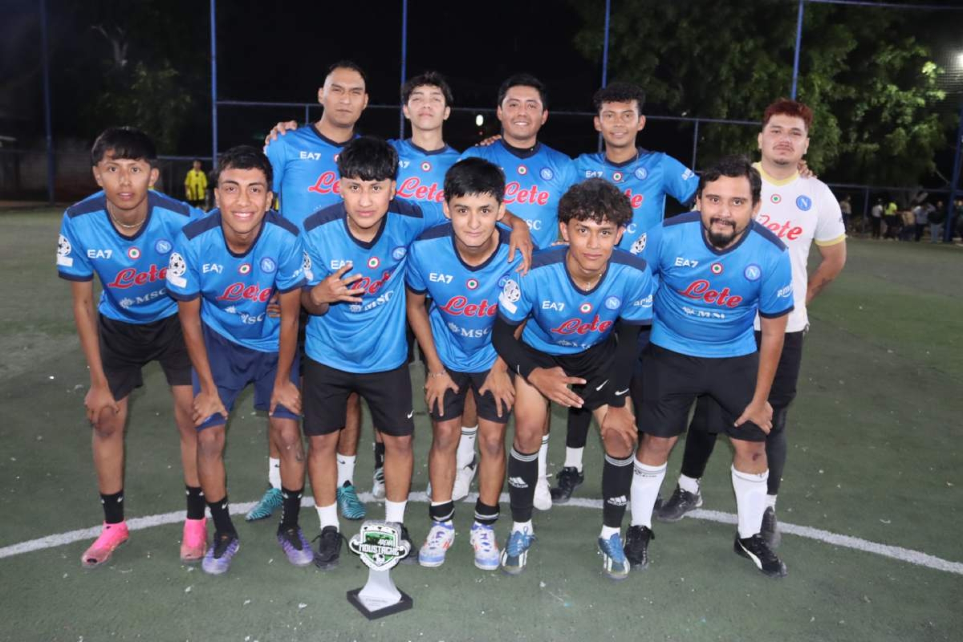 Logran bicampeonato