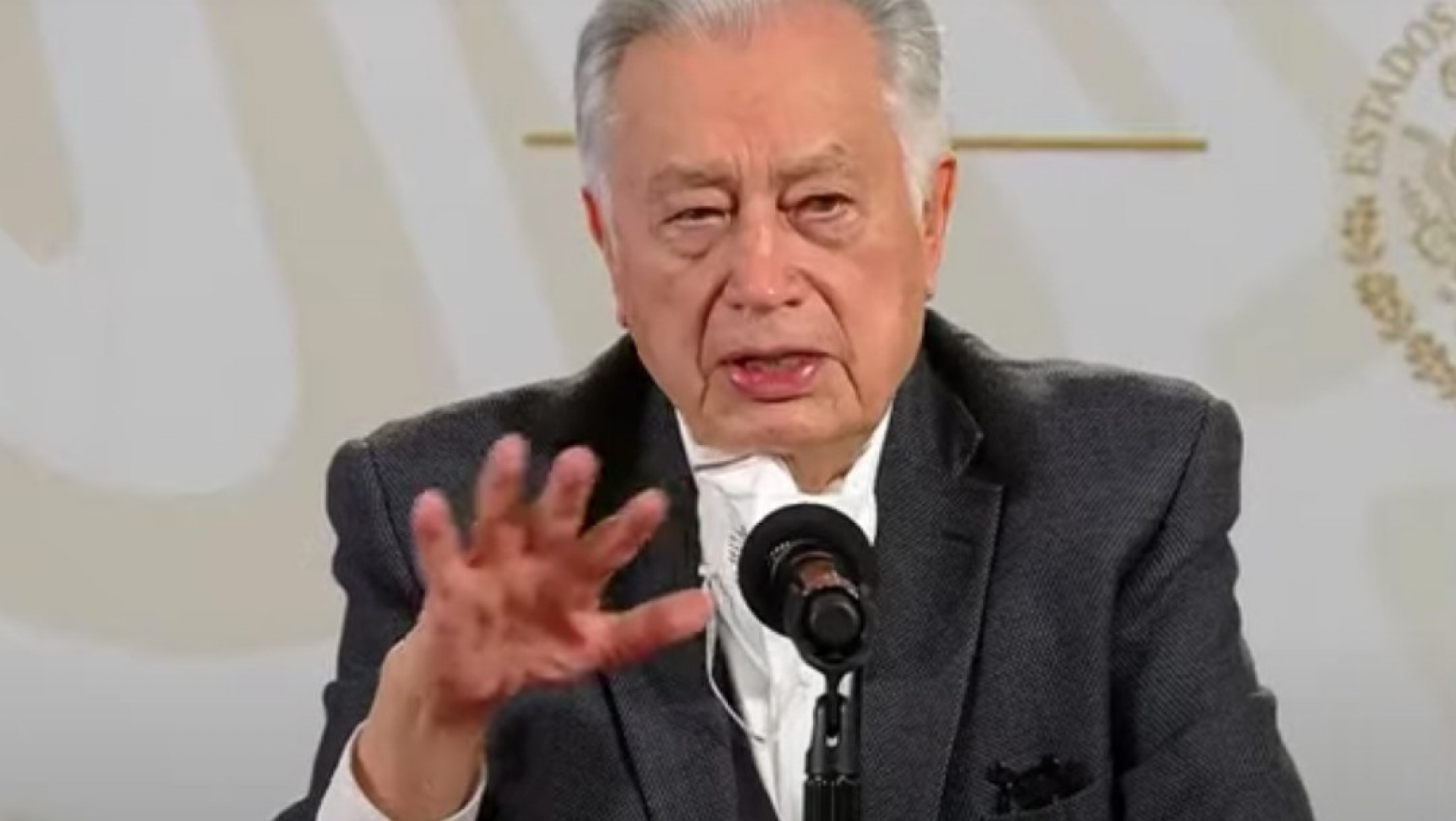 CFE no puede subir tarifa de la luz: Manuel Bartlett