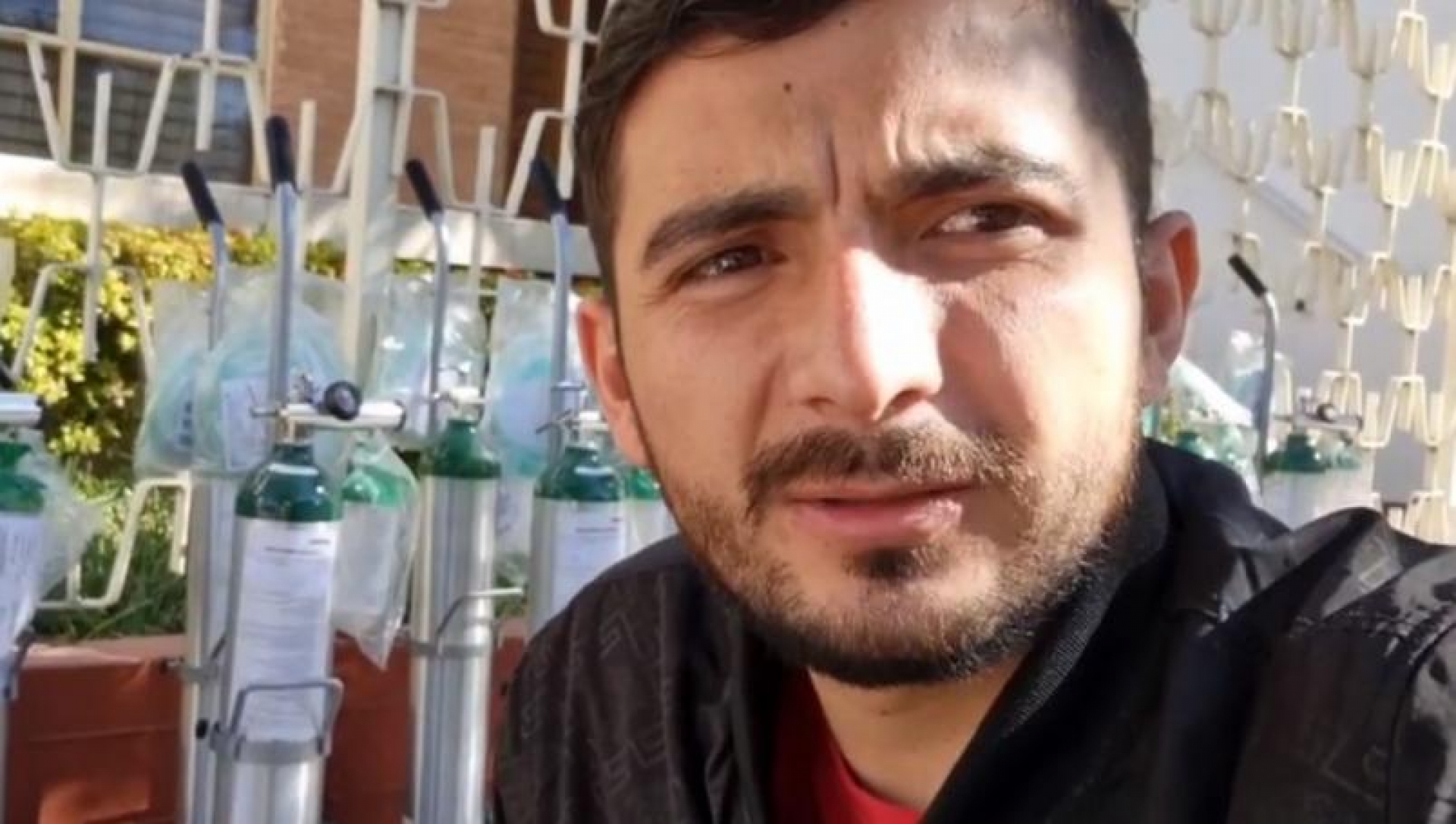Youtuber mexicano rifa sus autos para comprar tanques de oxígeno
