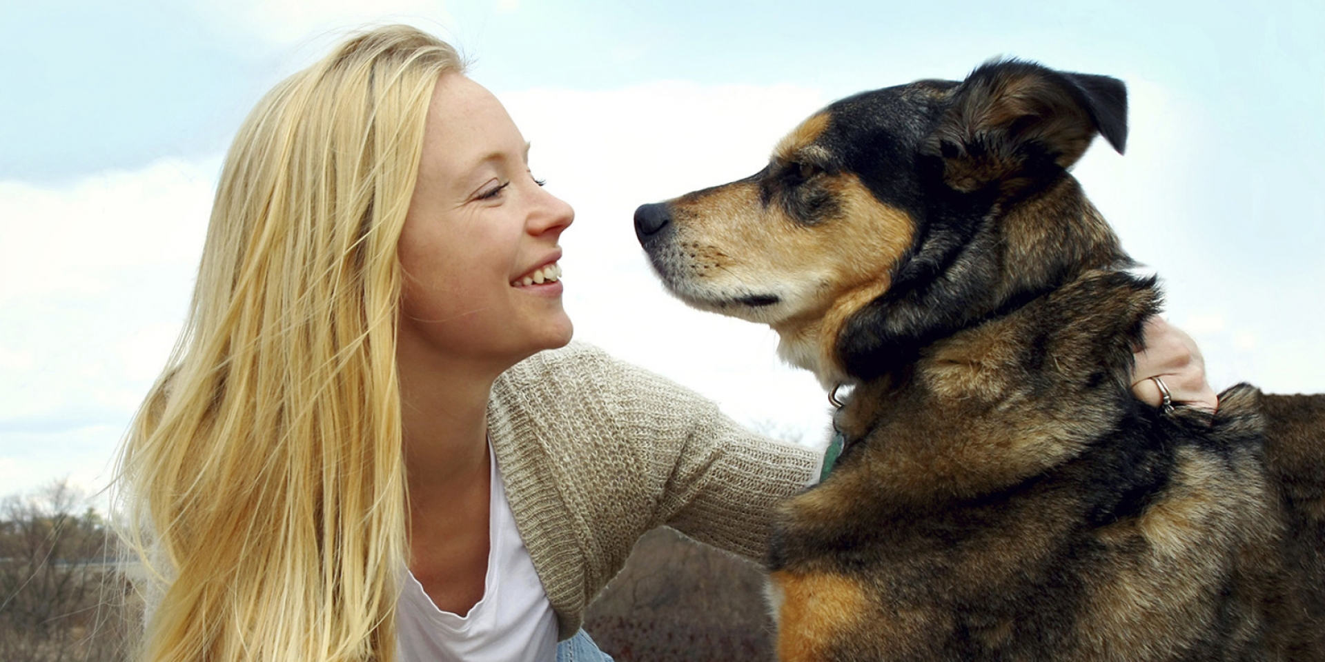Las mujeres duermen mejor con su perro que con su pareja