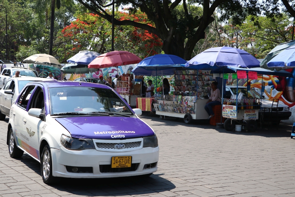 Continua la invasión de taxis metropolitanos en municipios de la zona poniente
