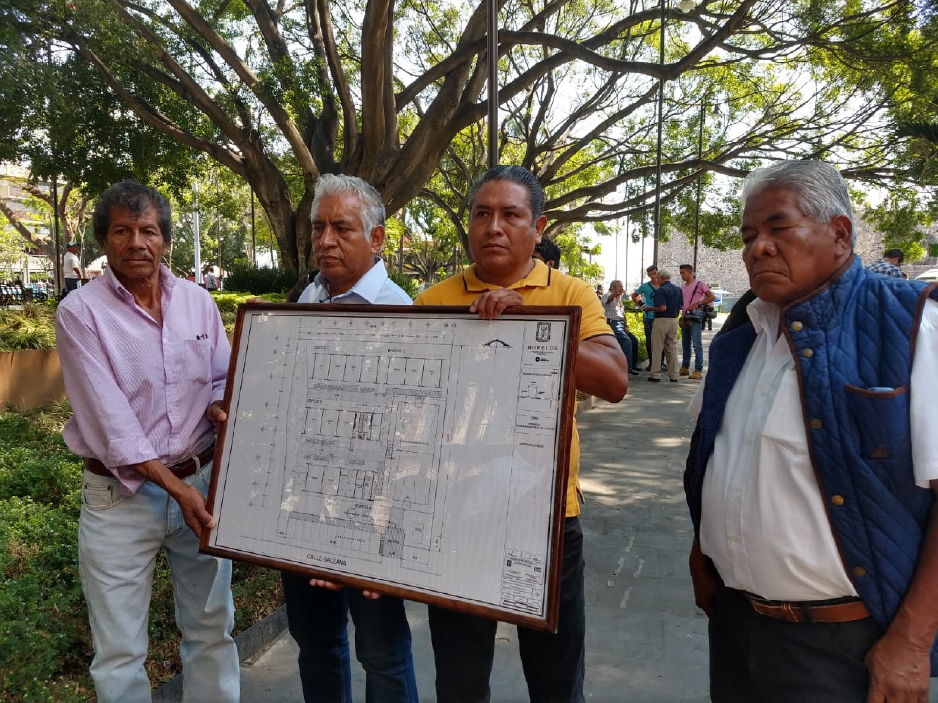 Protestan habitantes de Ocotepec y toman obra de reubicación de escuela
