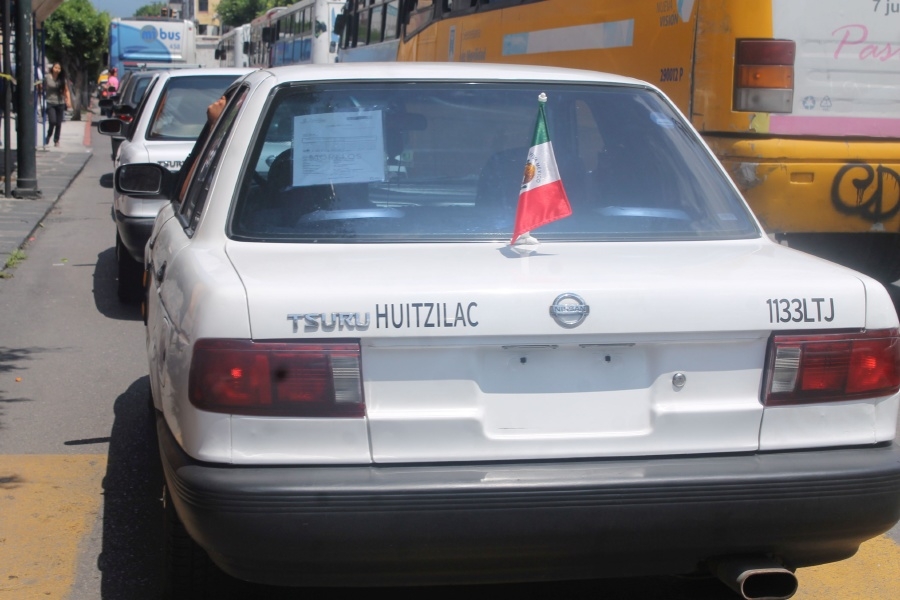 Víctor Mata quiere que se excluya a 600 taxis del proceso de regularización