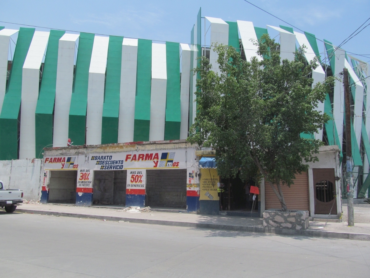 Vecinos de la colonia Lázaro Cárdenas se quedan sin agua los fines de semana en que hay partido en el "Coruco" Díaz