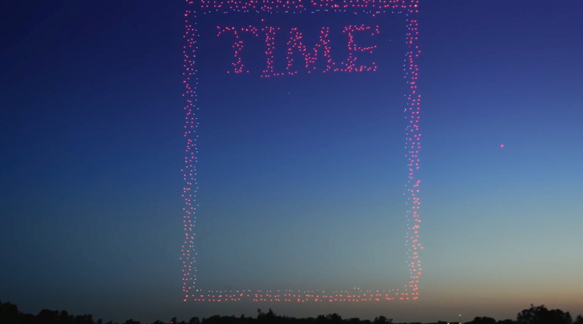 La revista Time celebra su aniversario recreando su portada con ayuda de drones