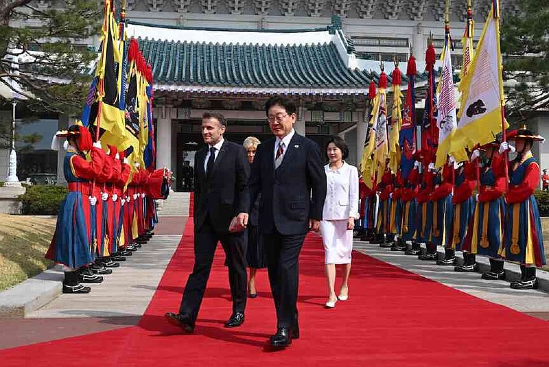 Francia y Corea del Sur acuerdan cooperación para reabrir el estrecho de Ormuz