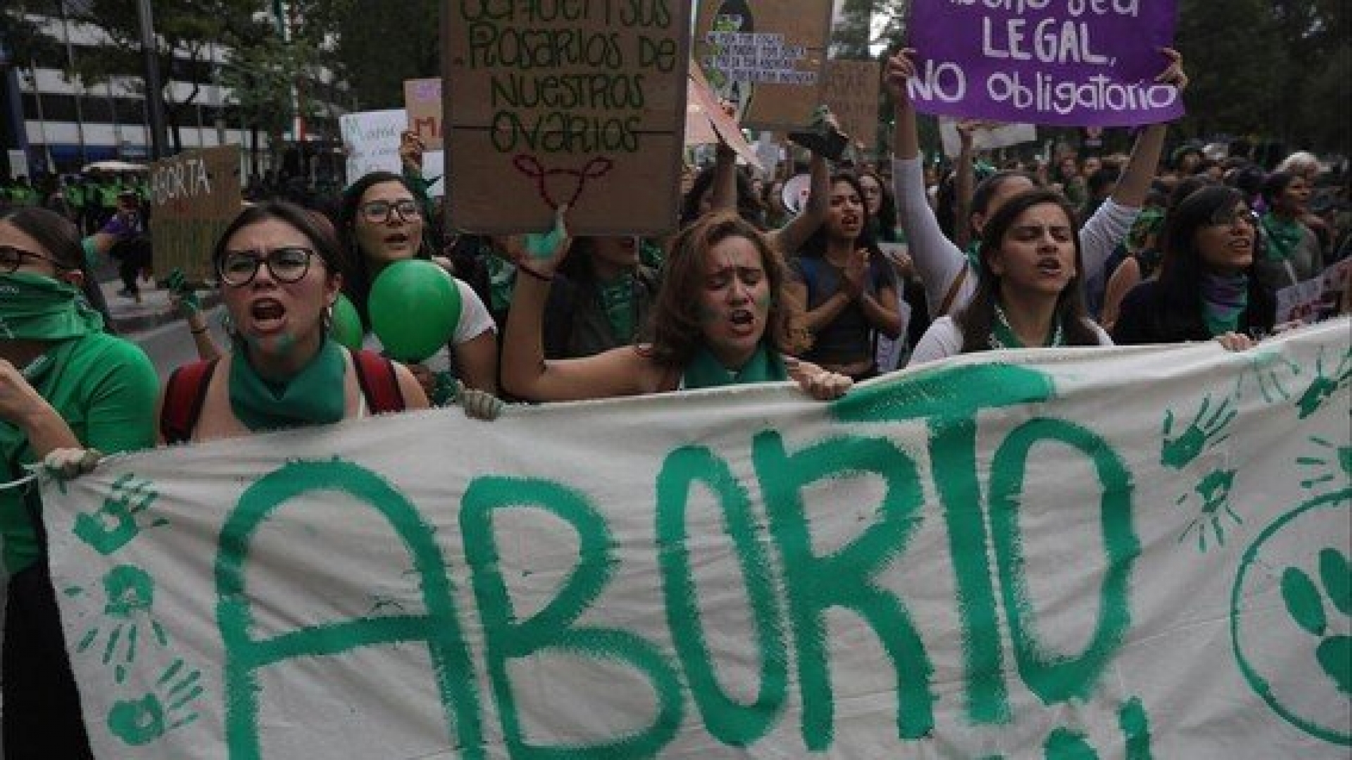 AMLO plantea consultar a las mujeres sobre despenalización del aborto