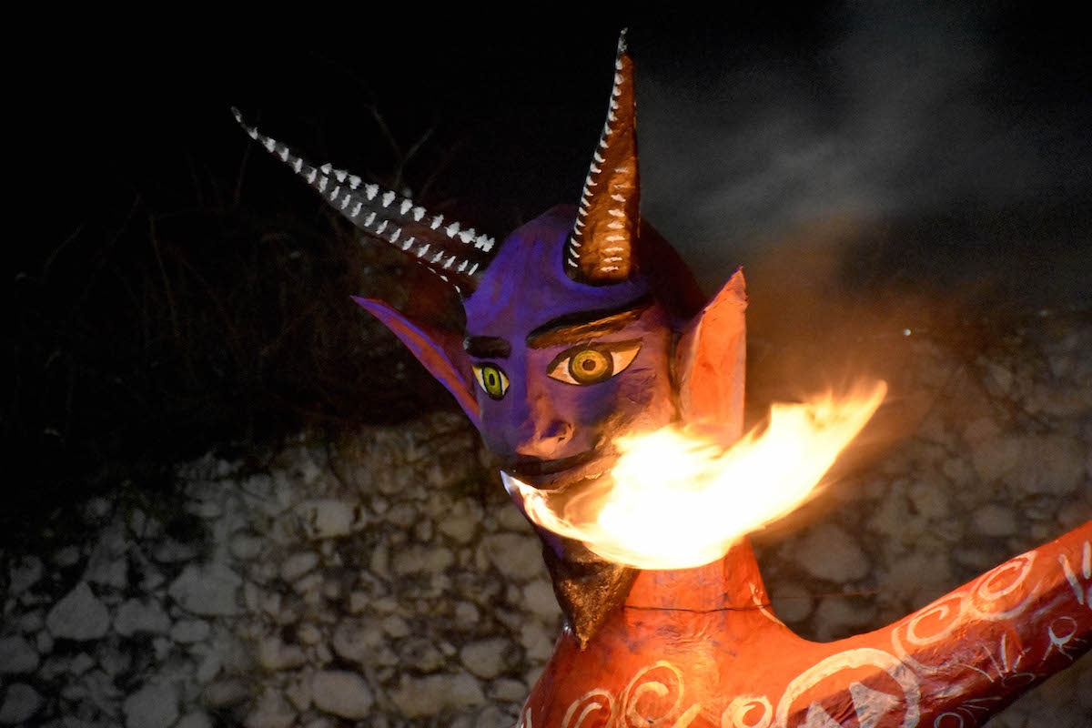 Queman cartoneros de Tlatenchi a Satanás por segunda ocasión