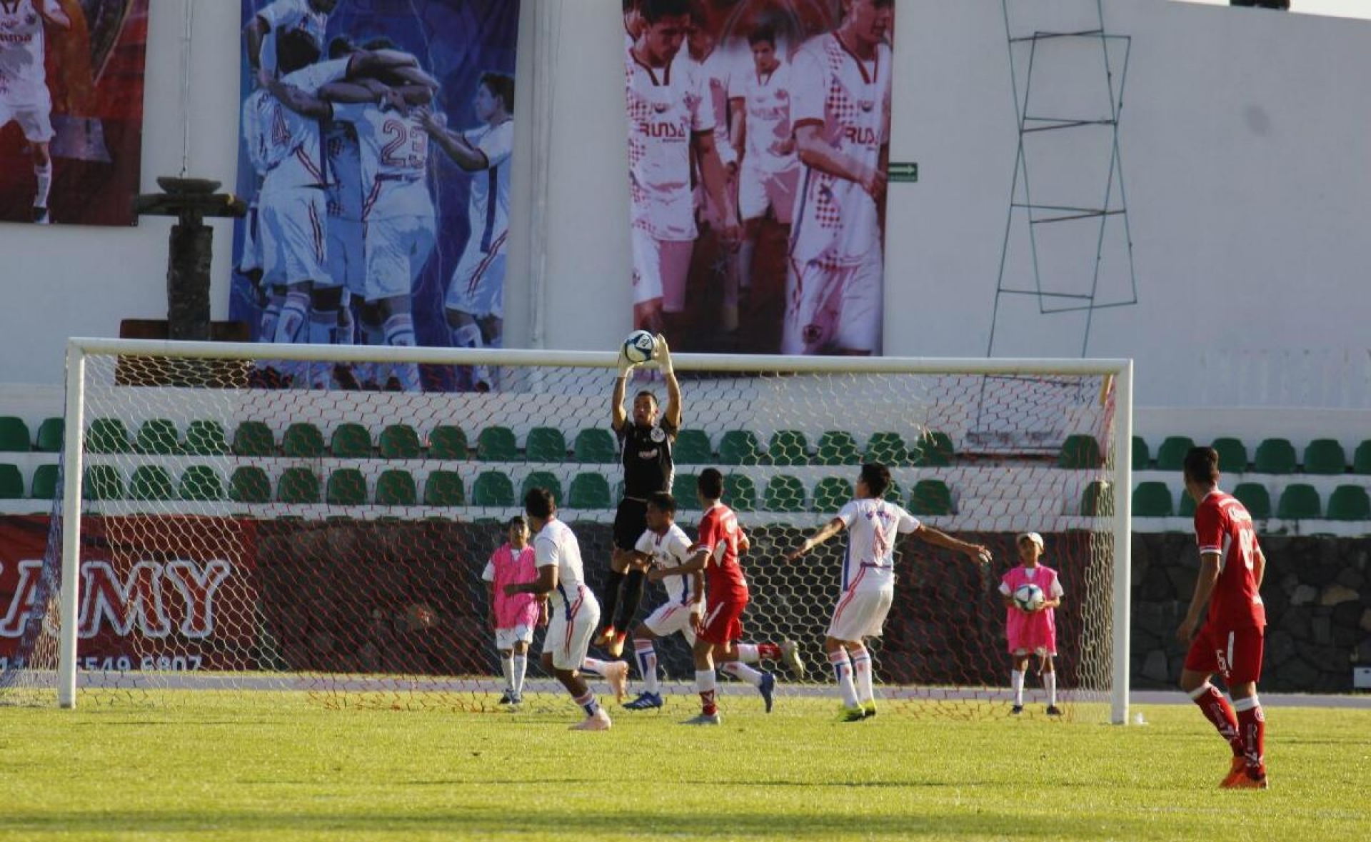 Sporting Canamy le hace la diablura a Toluca