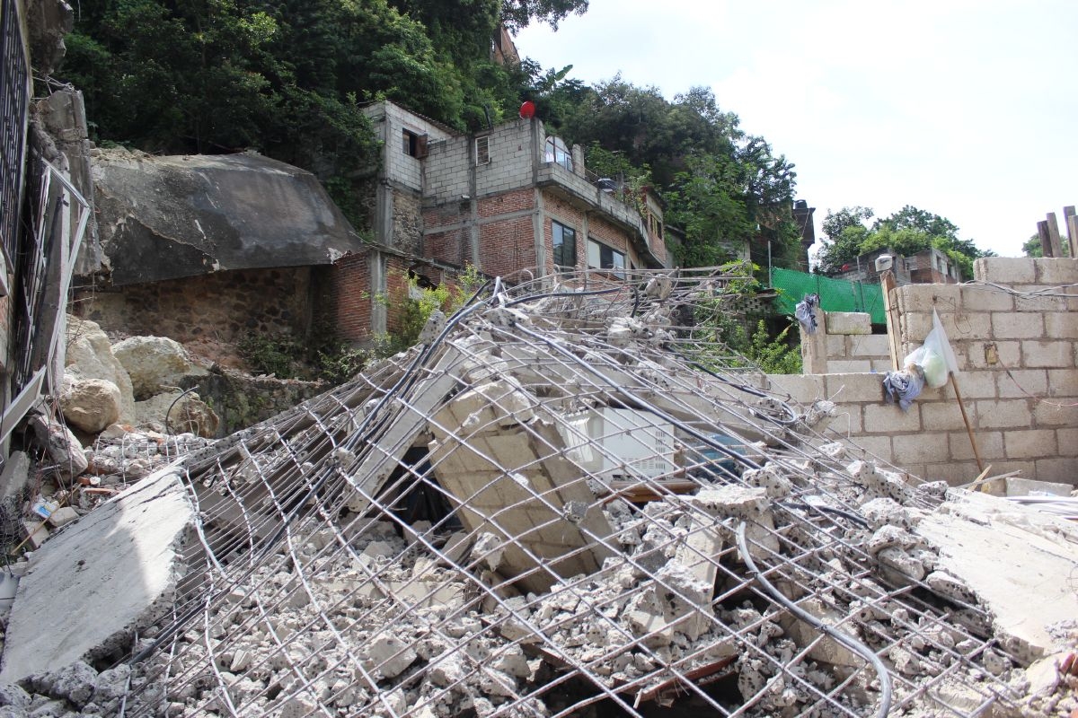 Al menos 70 viviendas de la colonia Alta Vista de Cuernavaca sufrieron daños