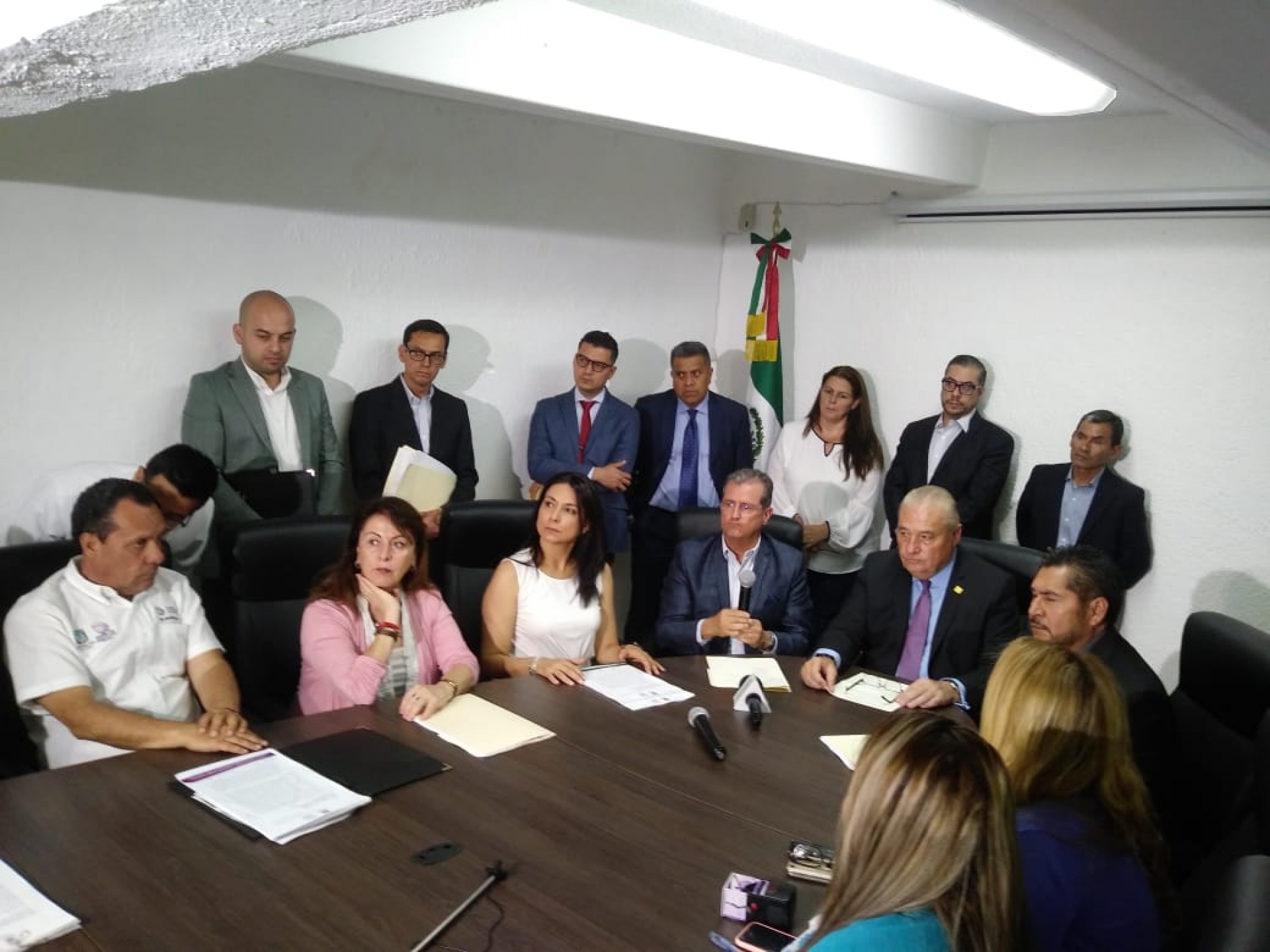 Presentan más denuncias funcionarios estatales en la fiscalía anticorrupción