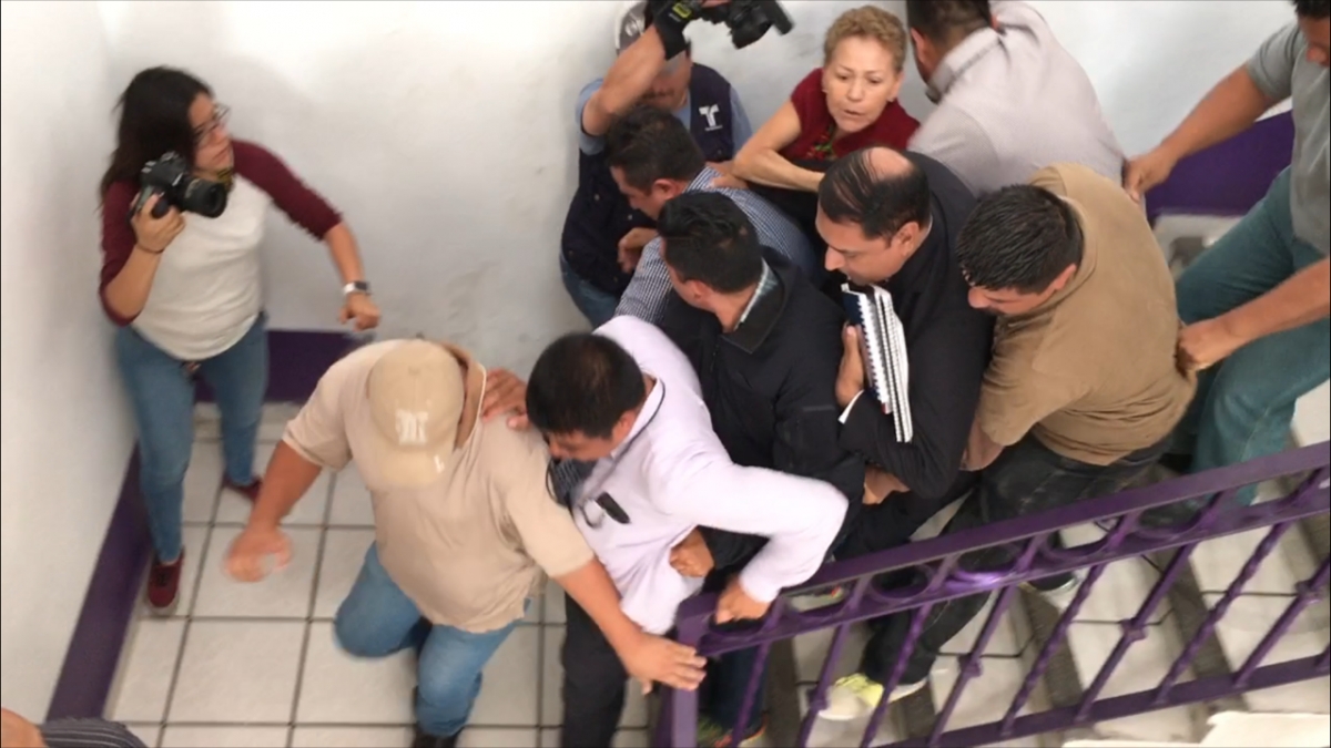 El ex fiscal Rodrigo Dorantes declara ante el Ministerio Público por caso Tetelcingo