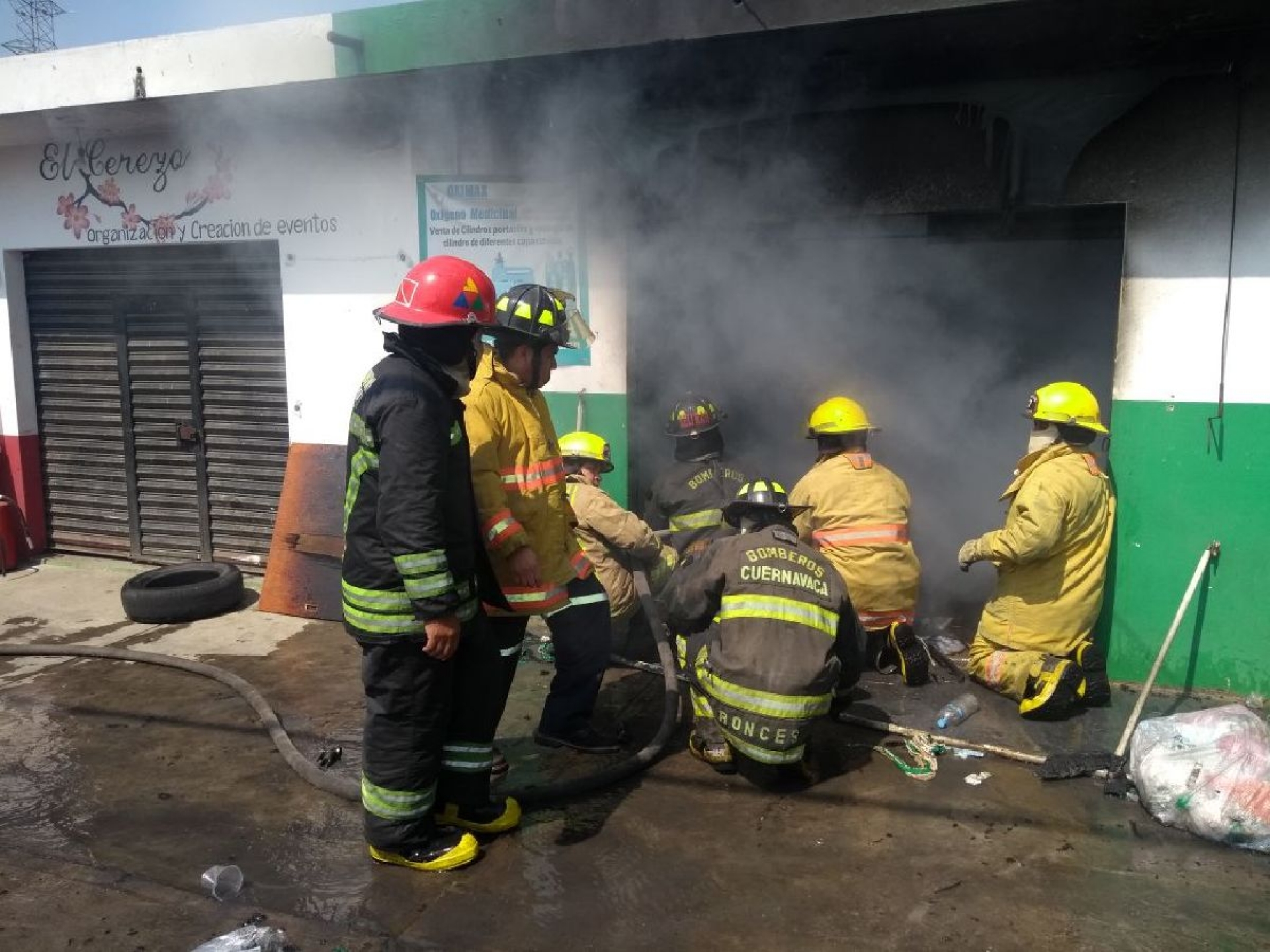 Una mujer sufrió quemaduras leves durante un incendio