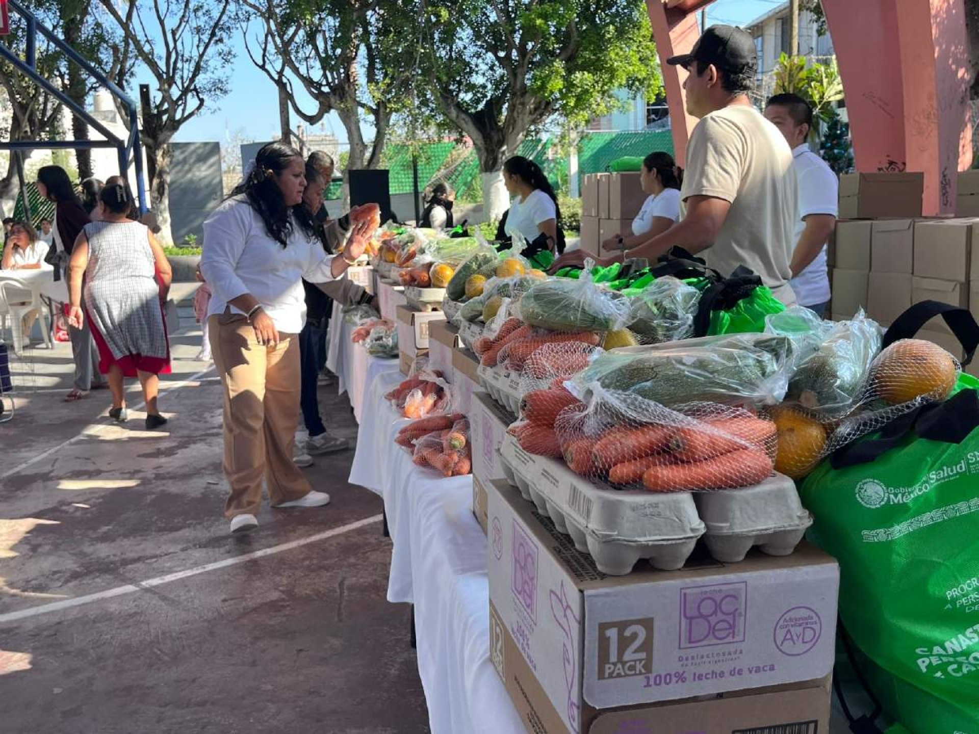 Entregan canasta básica alimentaria en Jojutla
