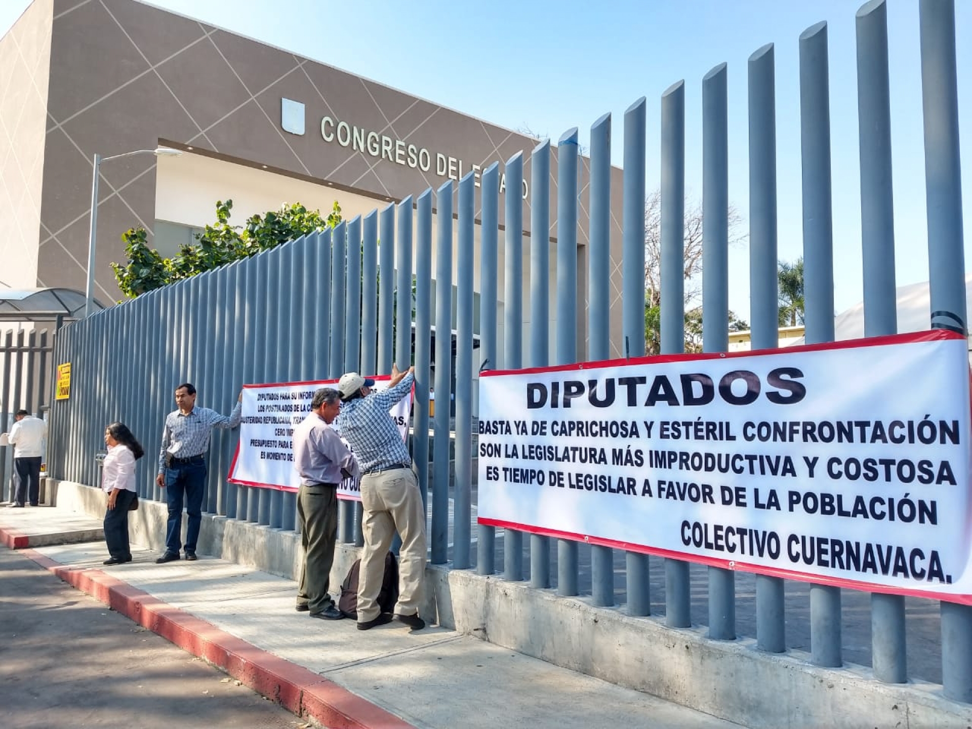 Demanda 'Colectivo Cuernavaca' a diputados aplicar plan de austeridad