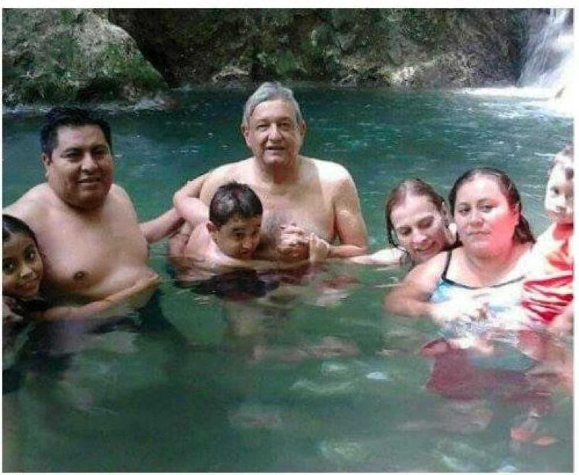 Andrés Manuel López Obrador muestra su lado más familiar en Chiapas