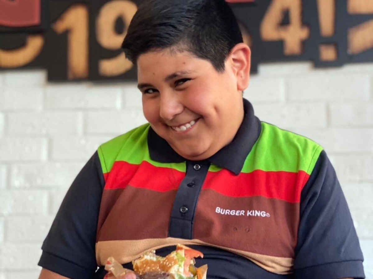 Niño del Oxxo aparece en comercial de Burger King
