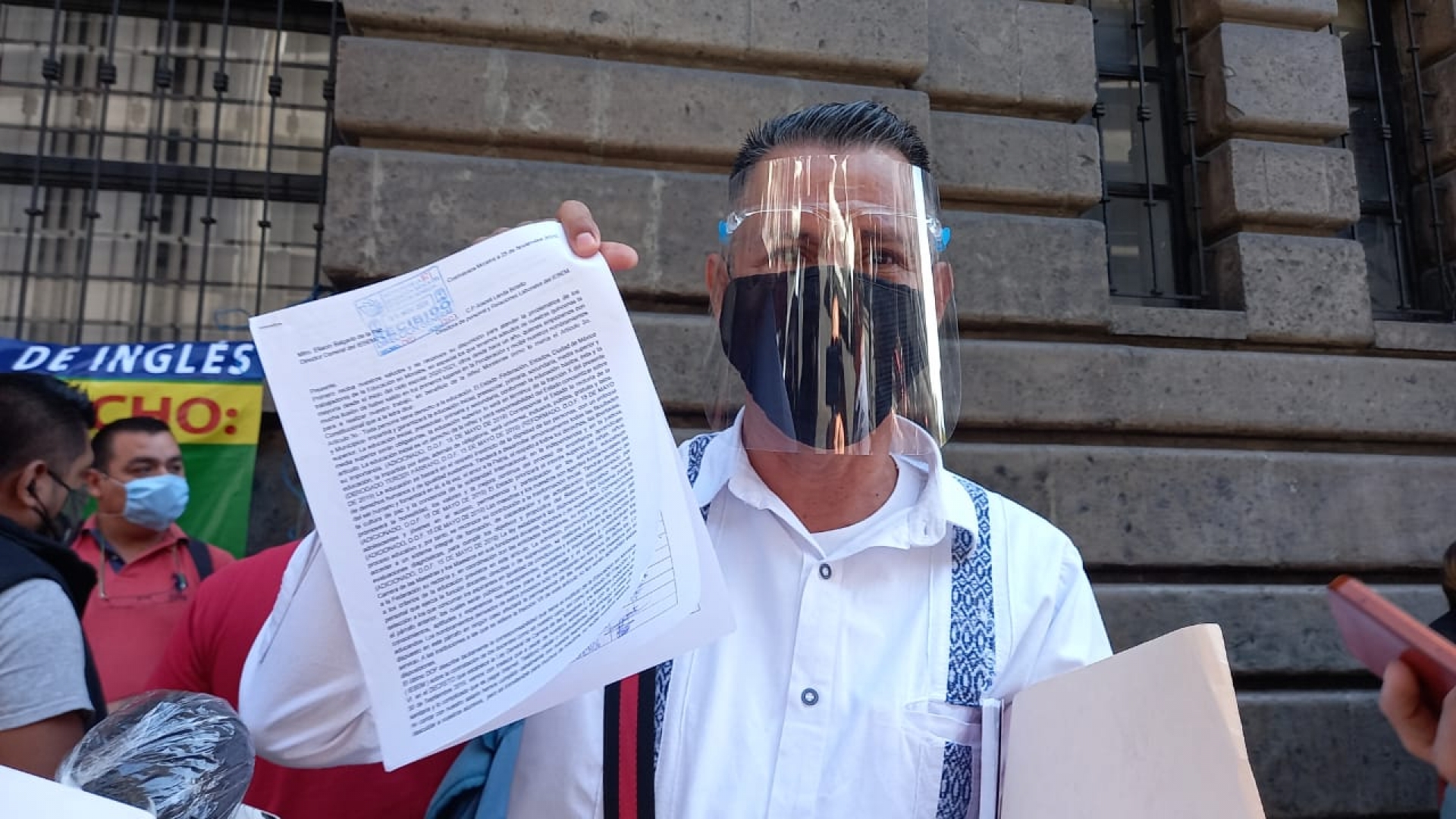 Protesta de maestros del Proni; se acordó pago con autoridades