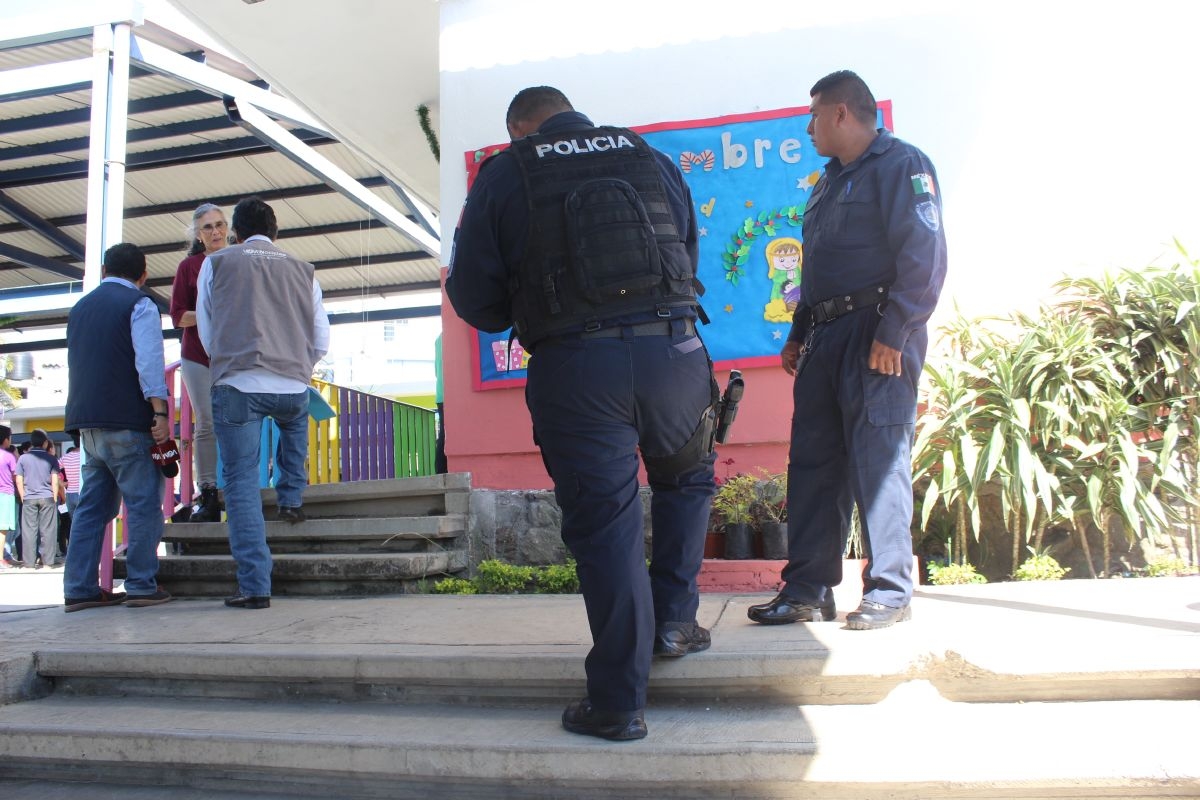 Para protestar por frecuentes robos a jardín de niños cerraron la avenida Teopanzolco