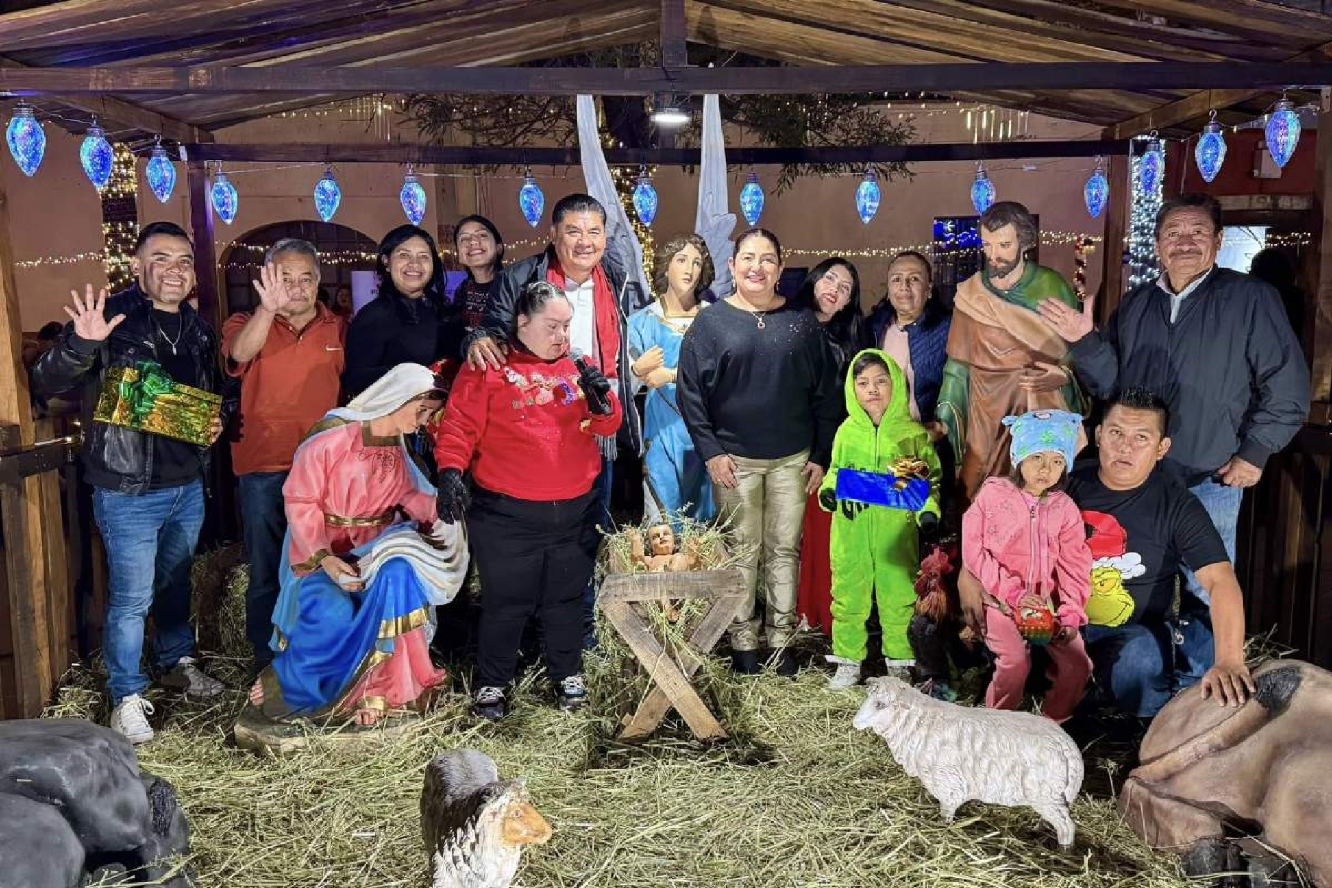 Encienden luces navideñas en Yecapixtla