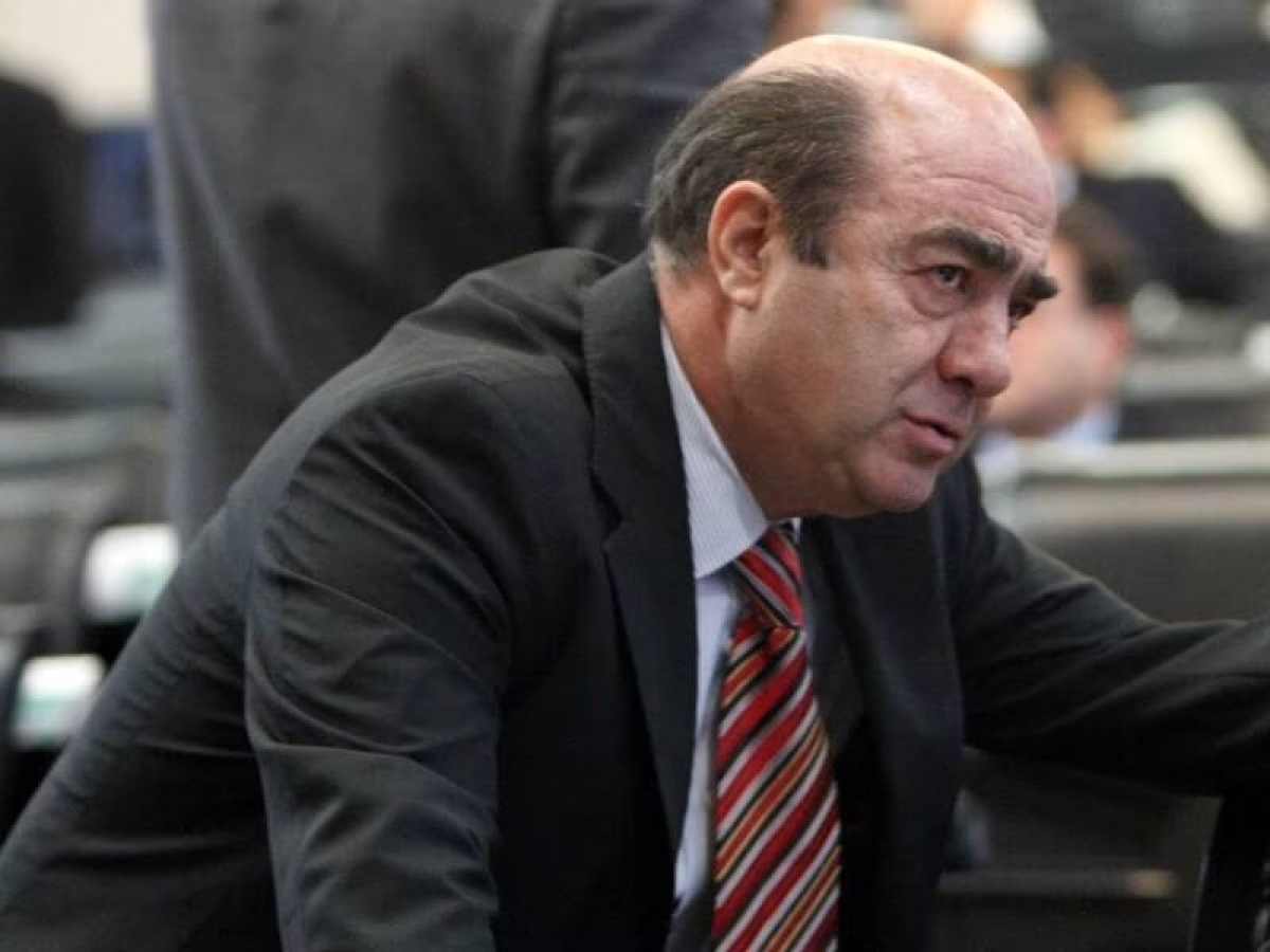 Jesús Murillo Karam ha presentado problemas arteriales; podría ser trasladado a un hospital
