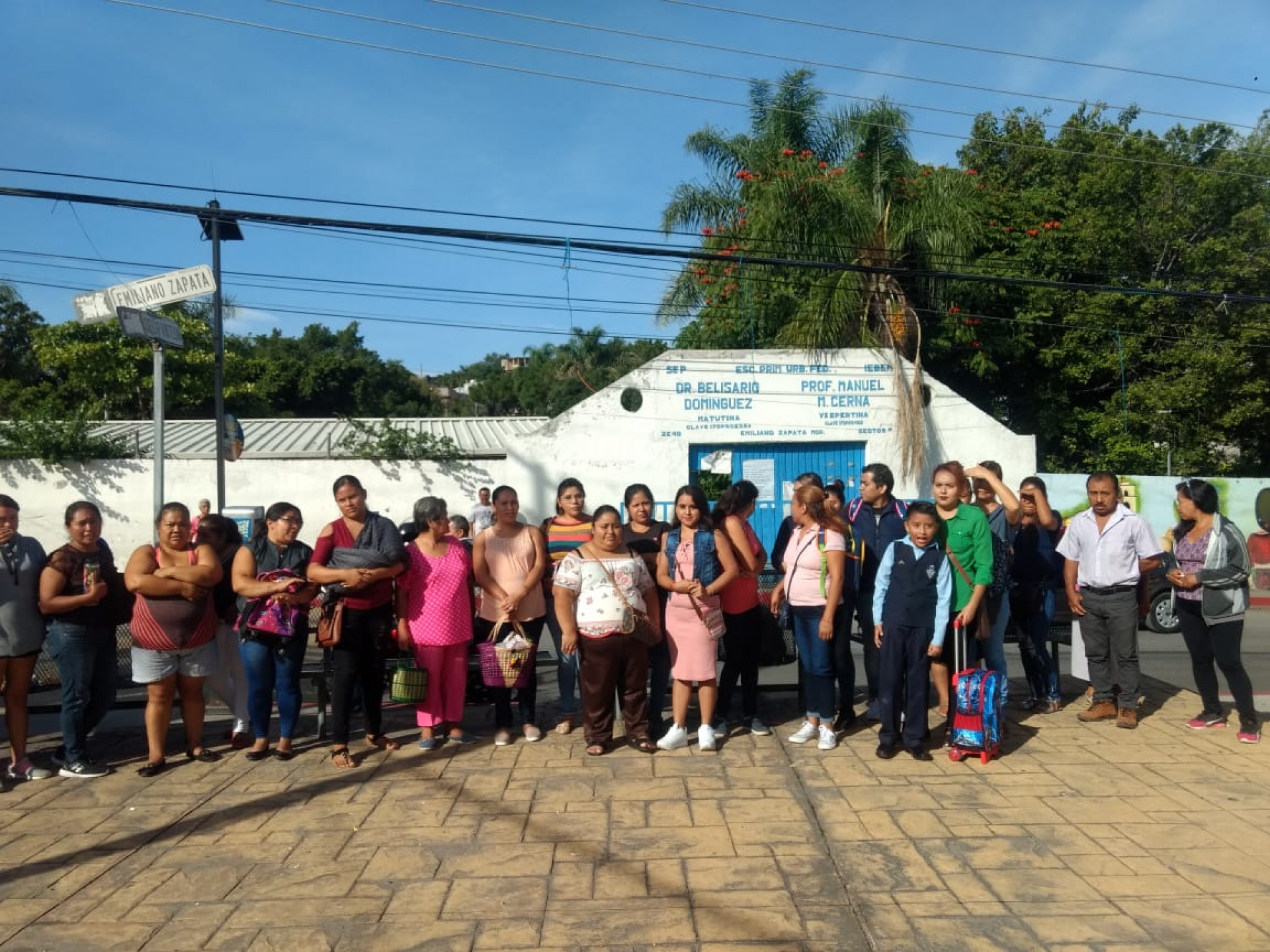 Protestan padres de familia de la escuela 'Belisario Domínguez'