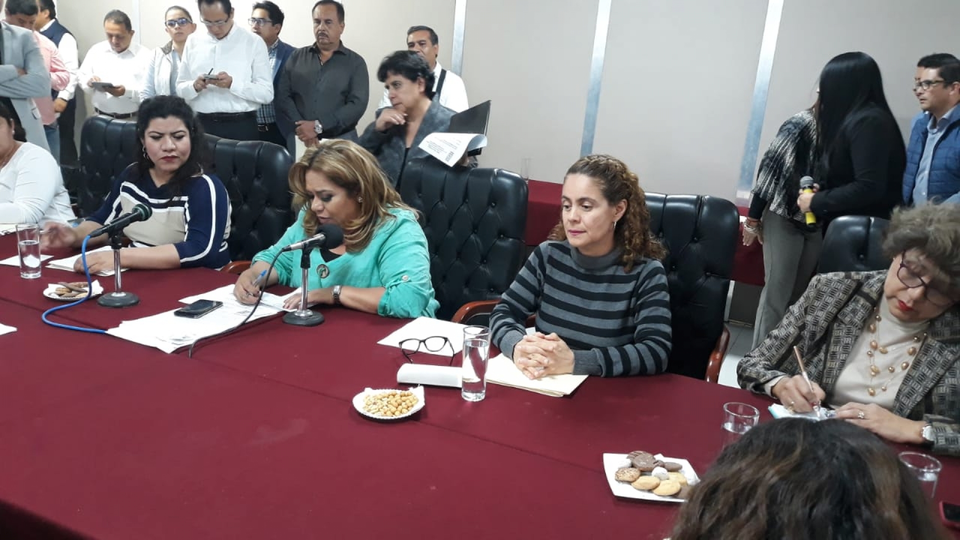 Destitución de fiscales divide a legisladoras; Morena critica el procedimiento