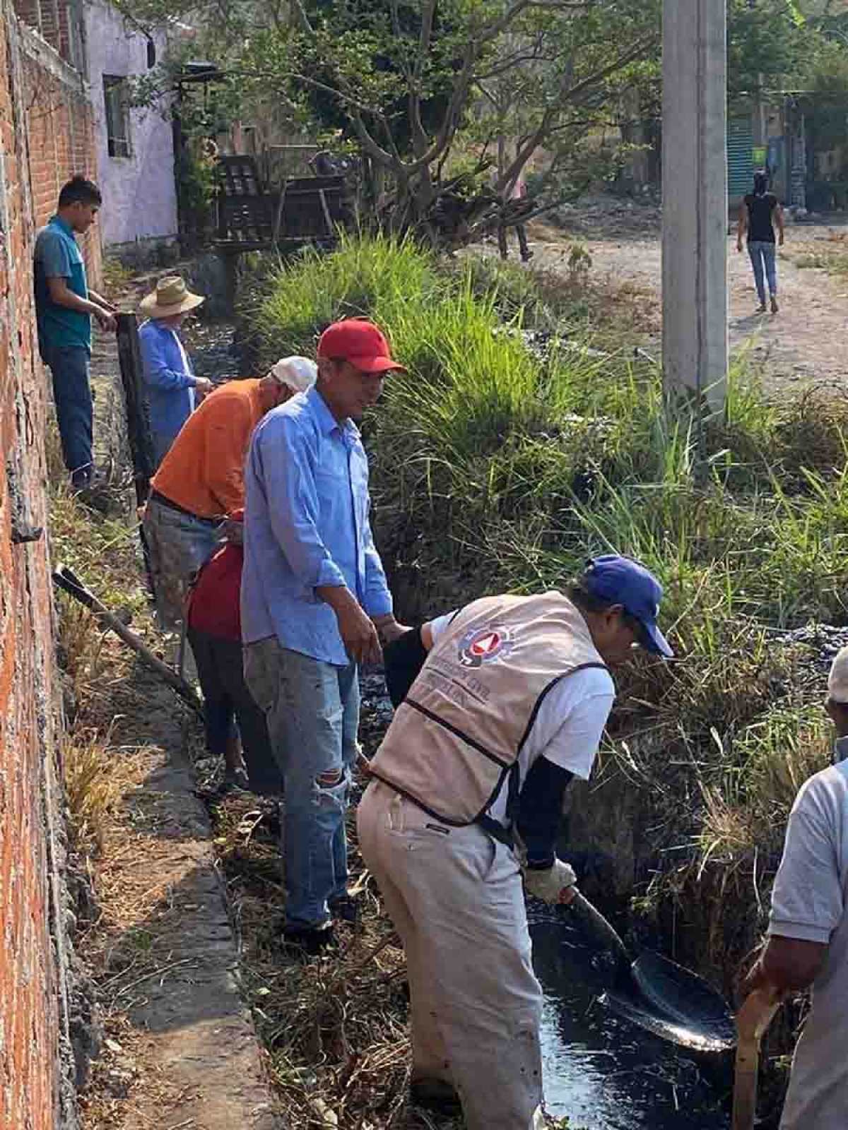 Agilizan la limpieza de canales en colonias de Cuautla