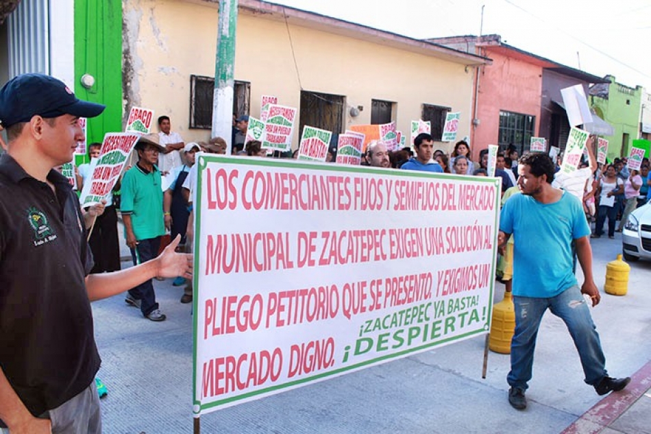 Protestan por presunto abuso sexual de maestro