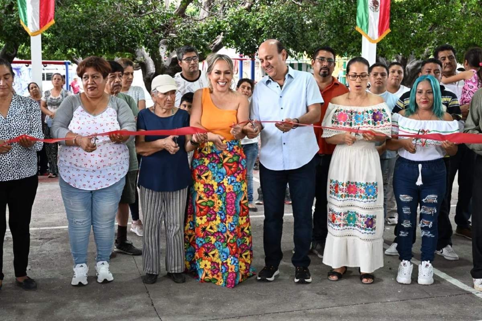Inaugura Rodrigo Arredondo techumbre en cancha de la colonia Iztaccíhuatl