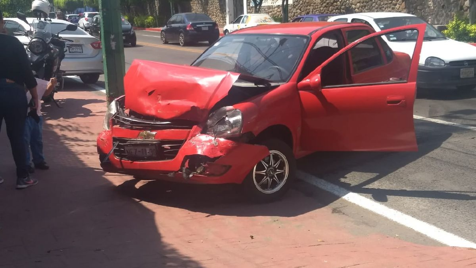 Un niño provocó que dos autos chocaran en Cuernavaca